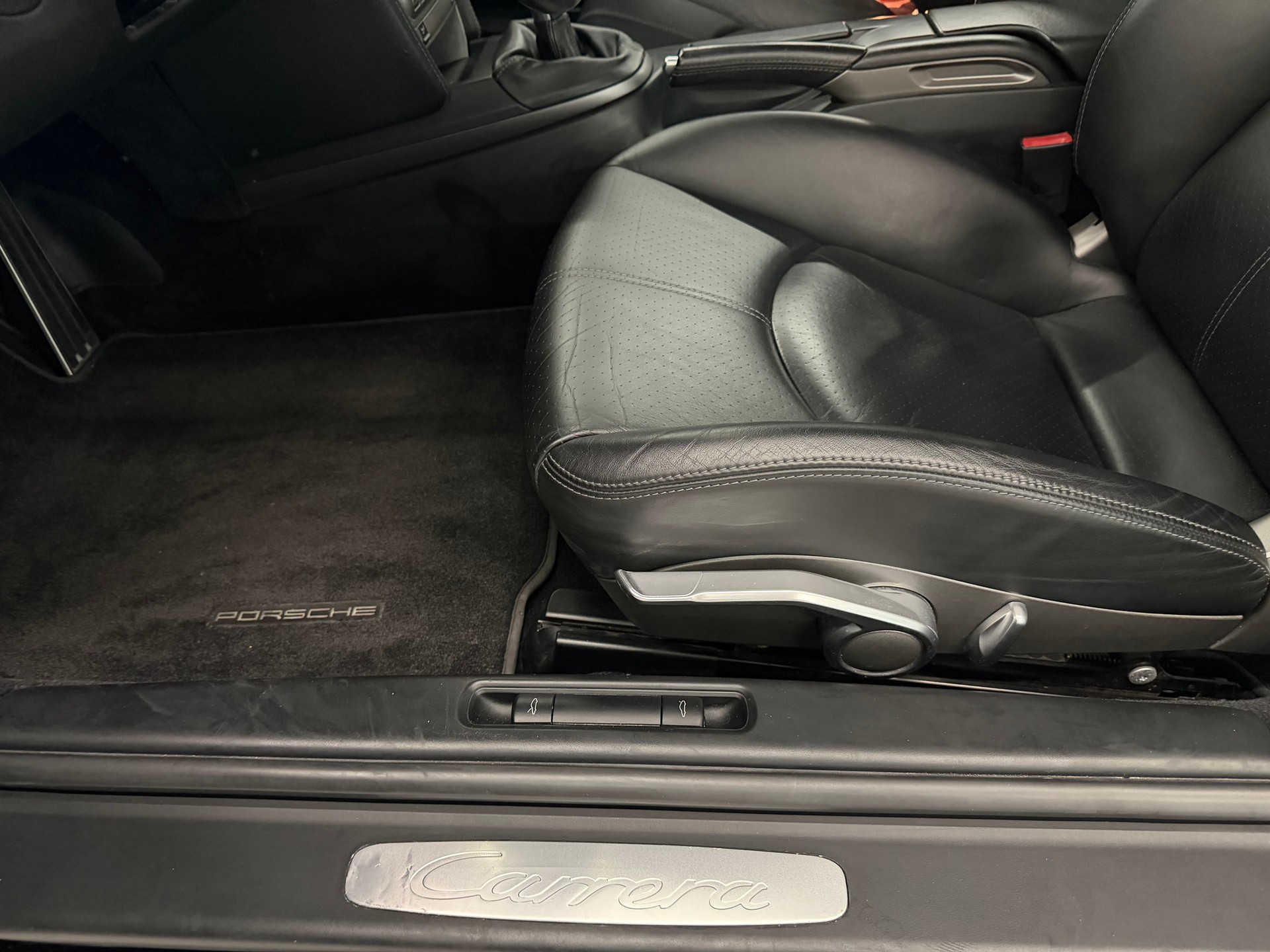 PORSCHE 911 Carrera-image-23