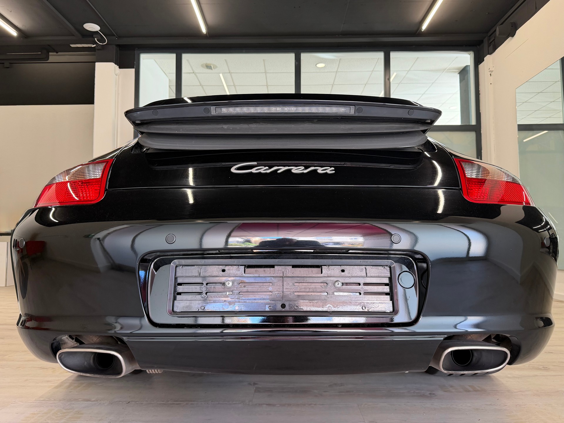 PORSCHE 911 Carrera-image-10
