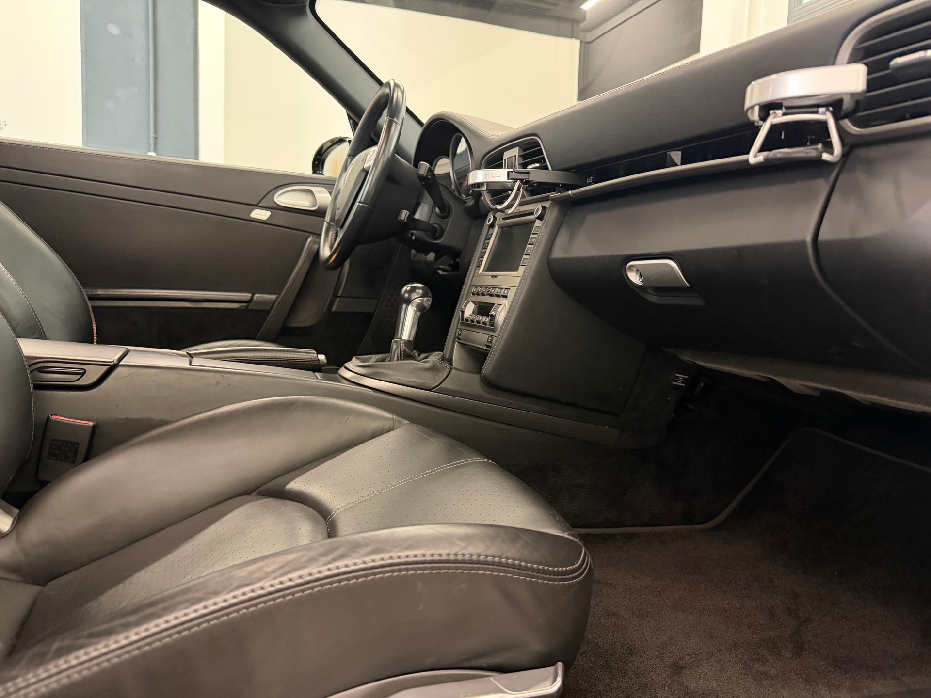PORSCHE 911 Carrera-image-30