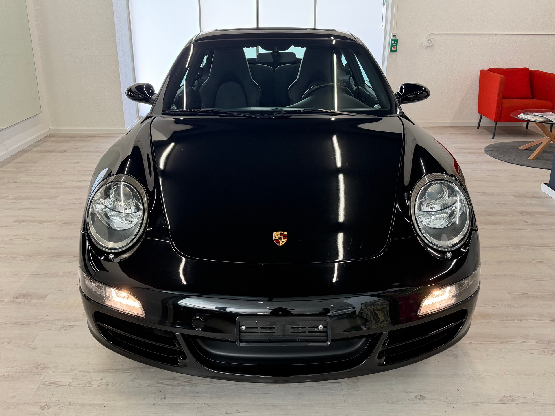 PORSCHE 911 Carrera-showroom-element-2