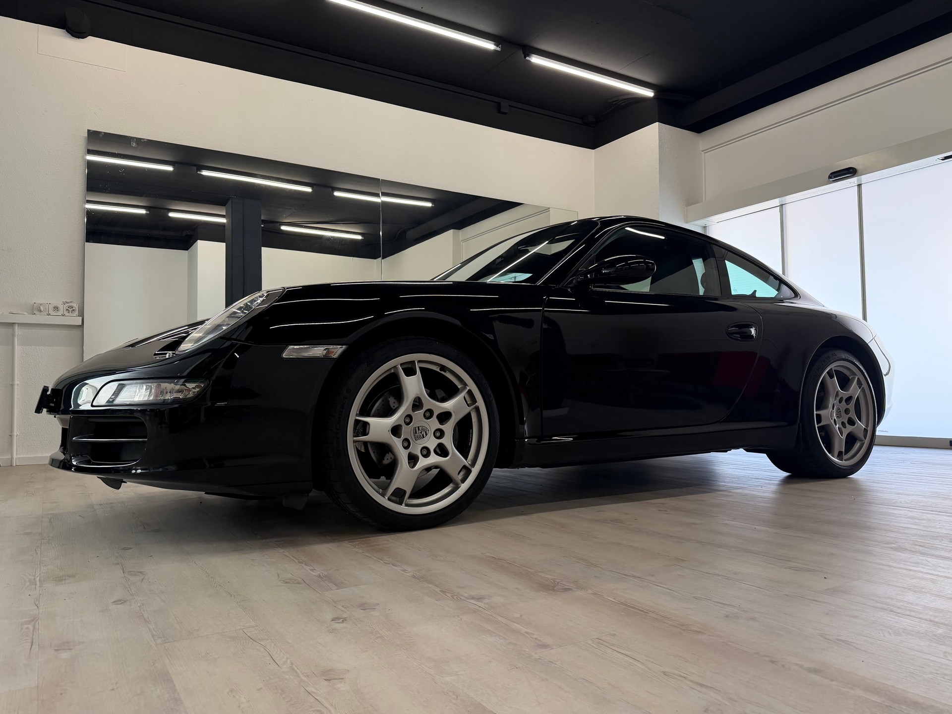 PORSCHE 911 Carrera-showroom-element-1