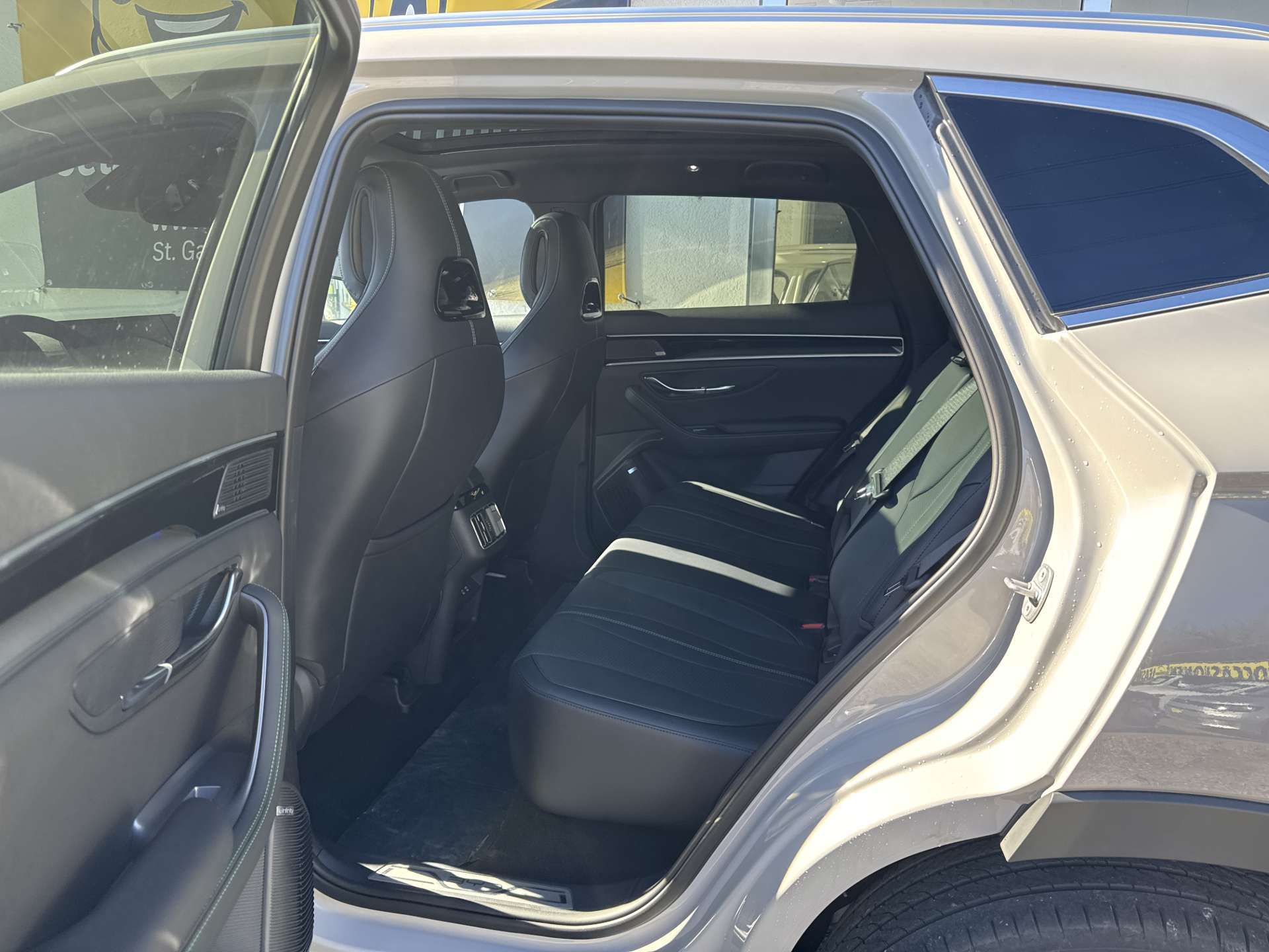 BYD Seal U DM-i PHEV Design AWD 324PS Automat-image-7