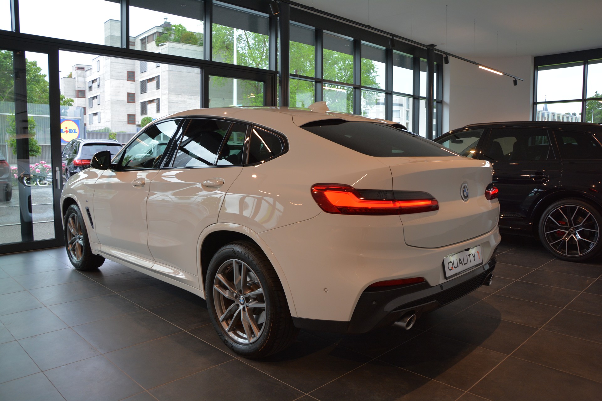 BMW X4 xDrive 20d M Sport Steptronic-showroom-element-3