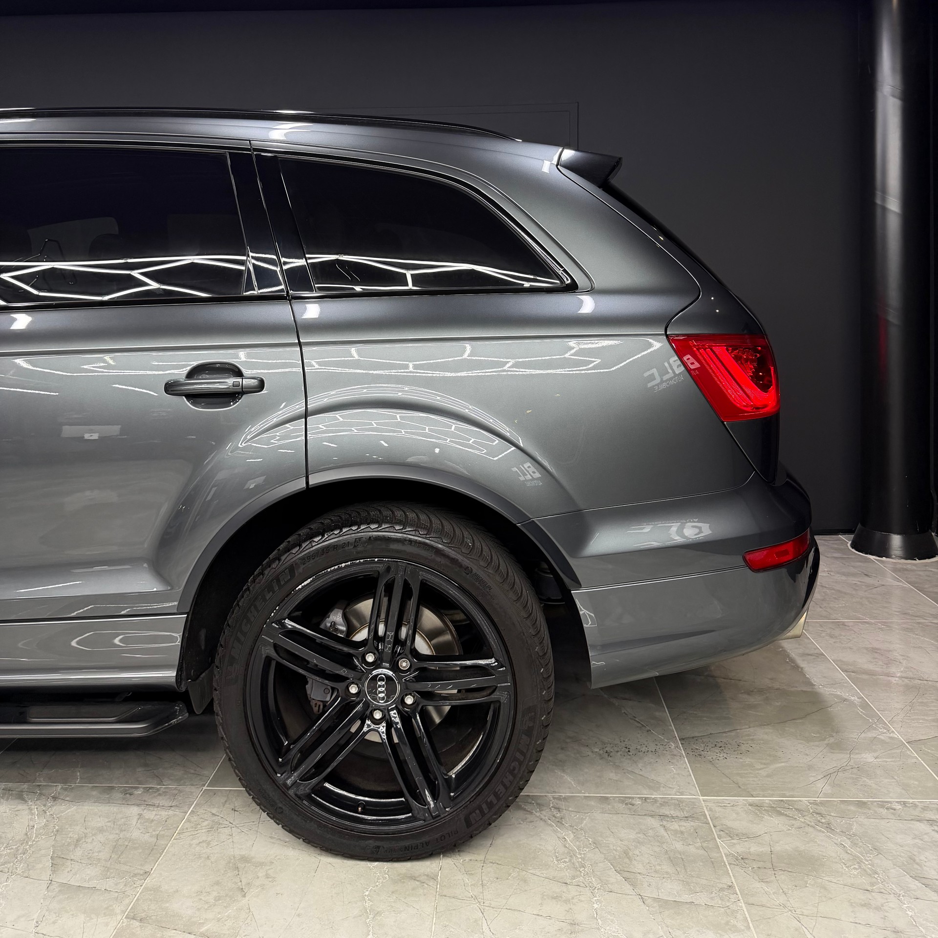 AUDI Q7 3.0 TDI quattro tiptronic-image-4