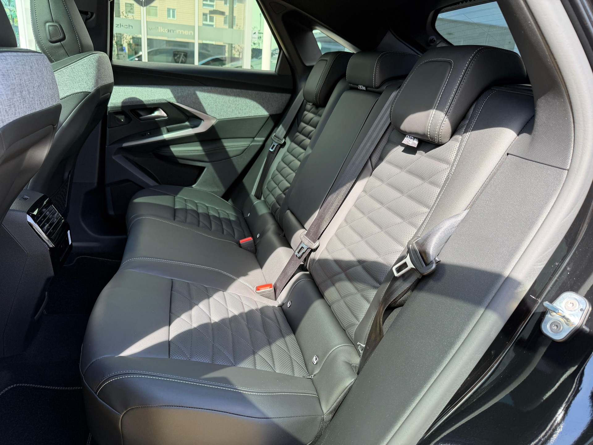 PEUGEOT 3008 1.2 Hybrid GT Exclusive-image-11