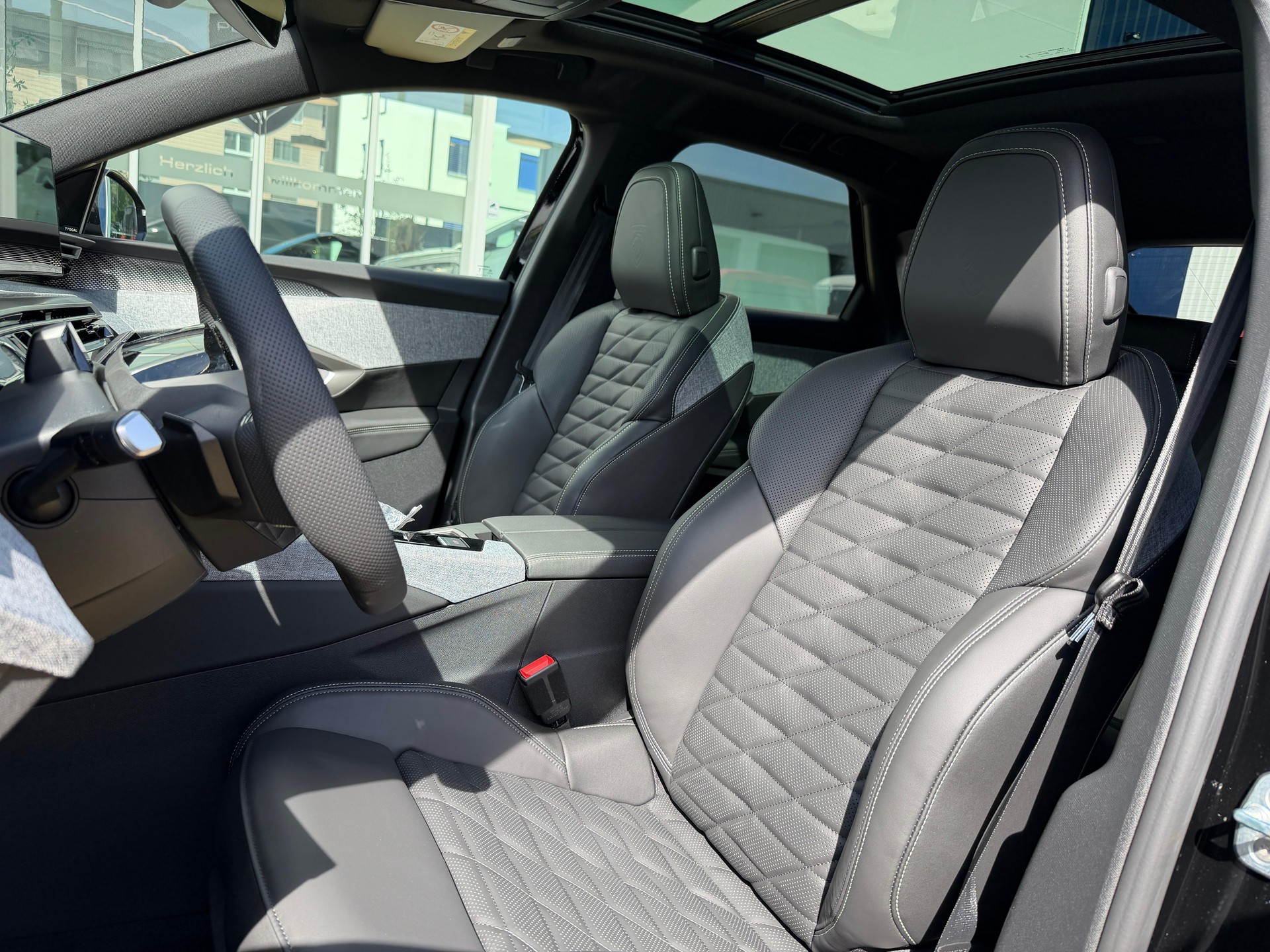 PEUGEOT 3008 1.2 Hybrid GT Exclusive-image-8