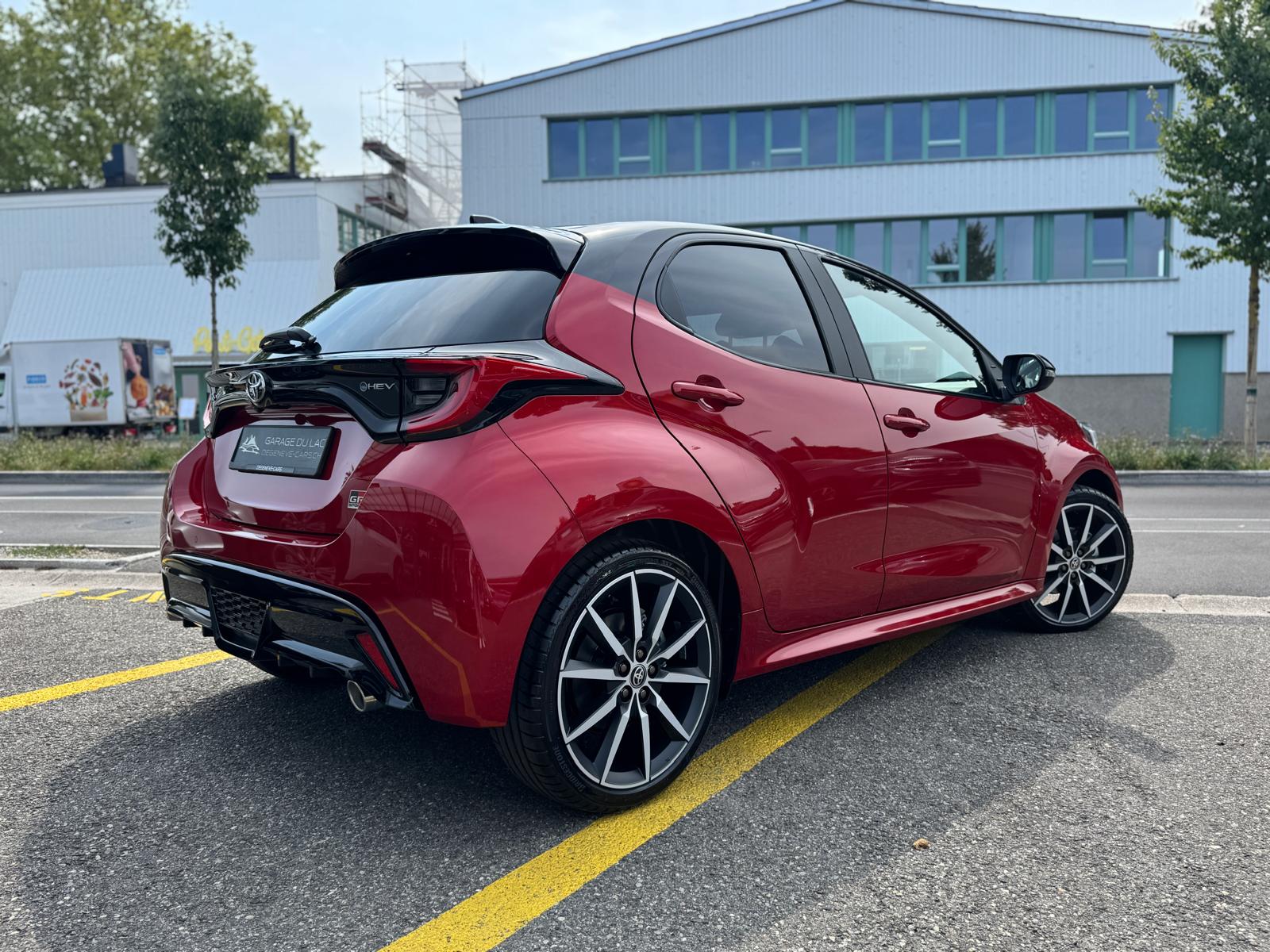 TOYOTA Yaris 1.5 GR Sport e-CVT-showroom-element-3
