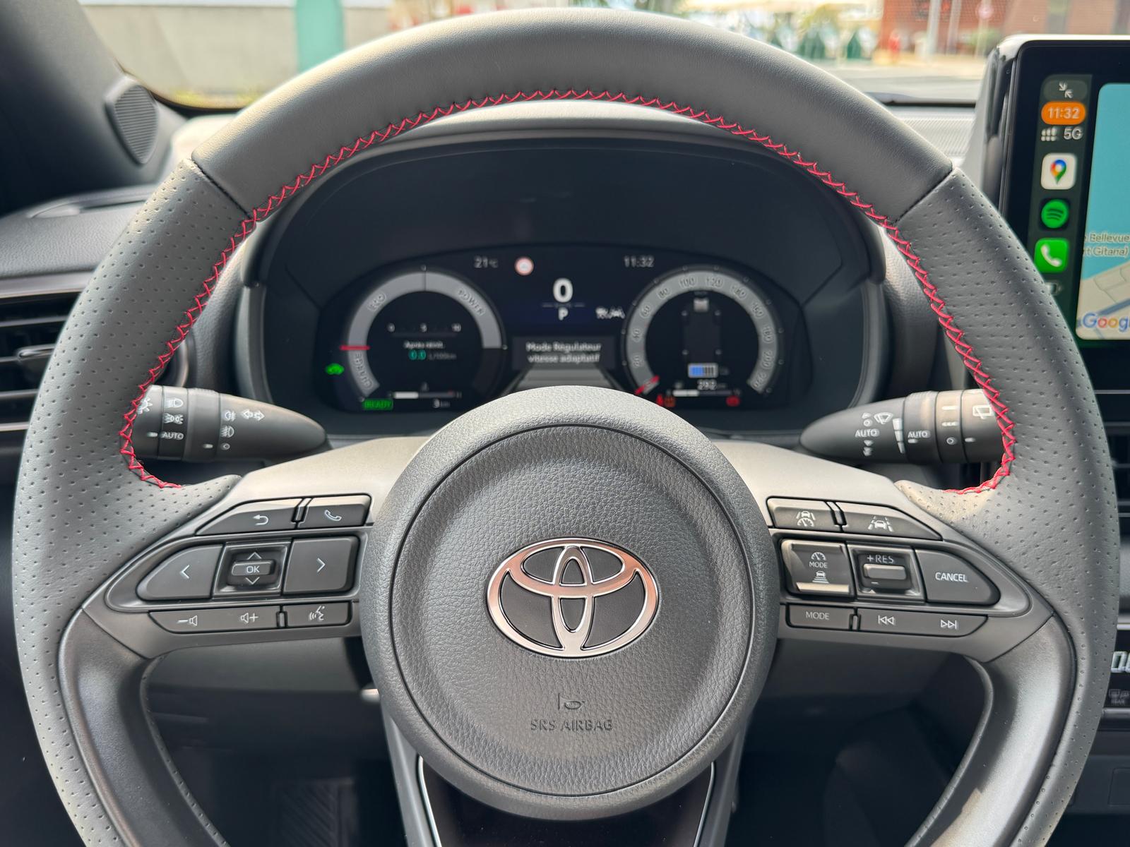 TOYOTA Yaris 1.5 GR Sport e-CVT-image-13