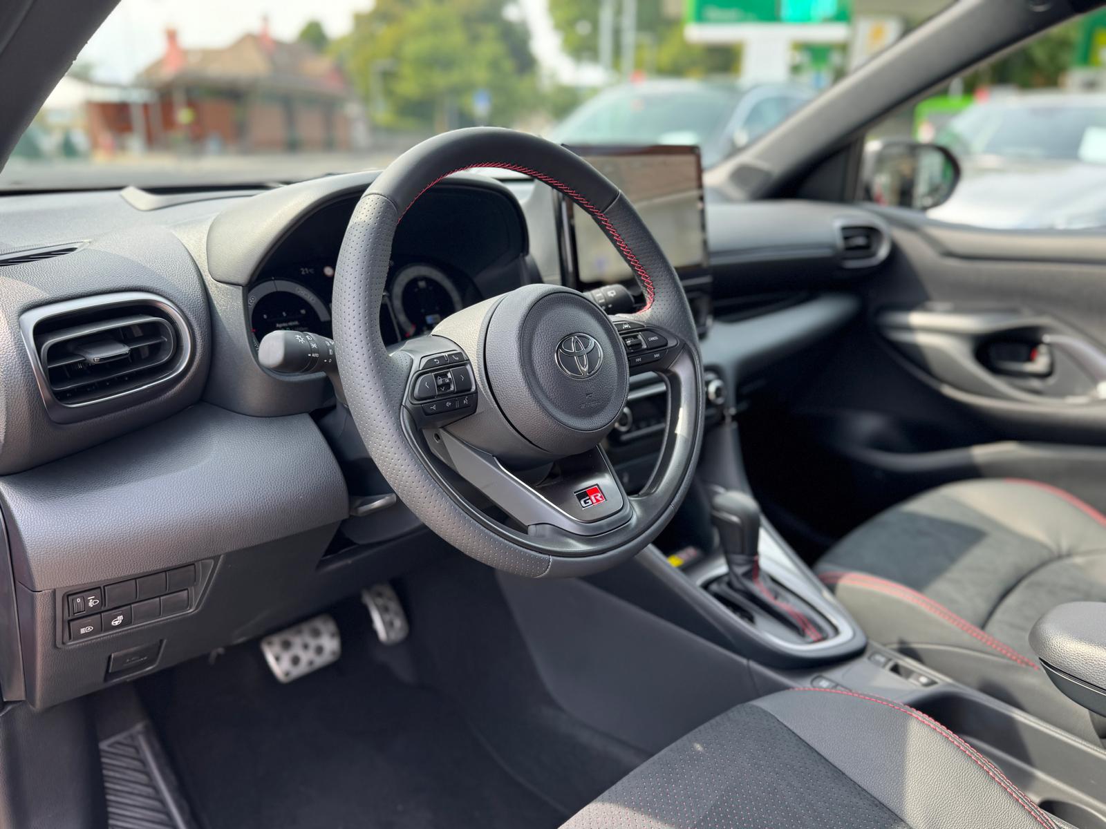 TOYOTA Yaris 1.5 GR Sport e-CVT-image-6
