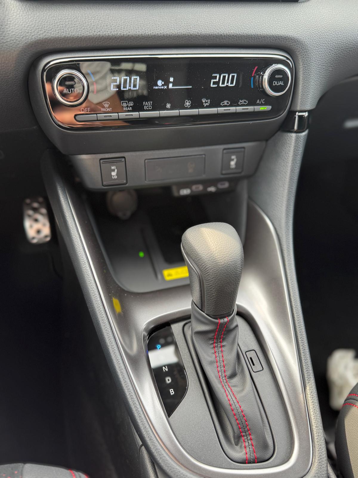 TOYOTA Yaris 1.5 GR Sport e-CVT-image-19