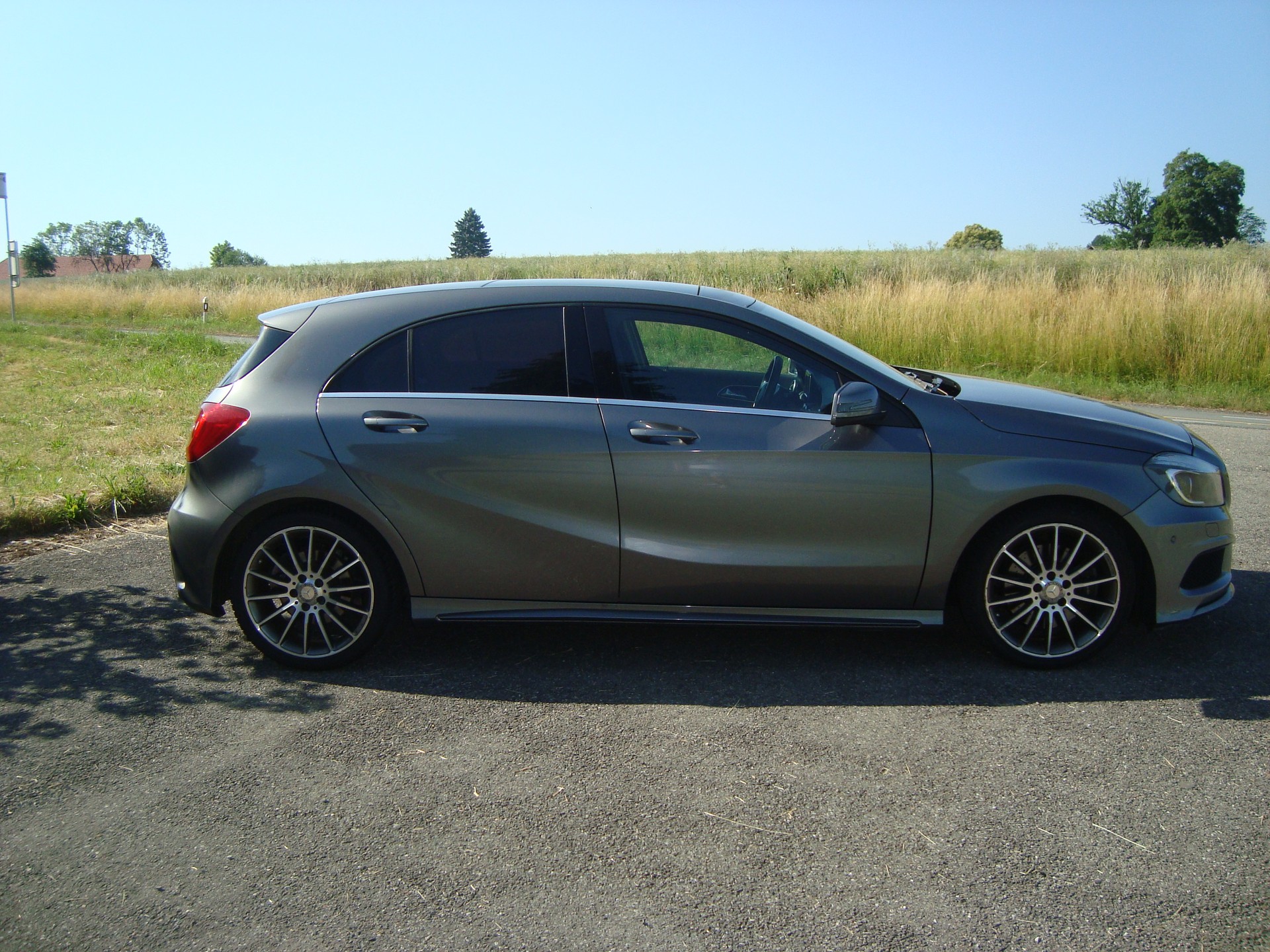 MERCEDES-BENZ A 220 4Matic 7G-DCT-image-5