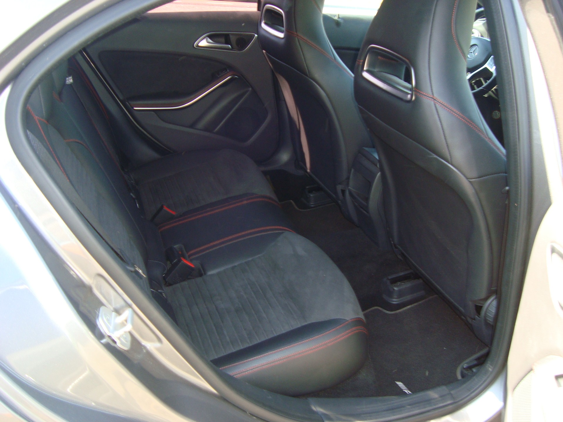 MERCEDES-BENZ A 220 4Matic 7G-DCT-image-7