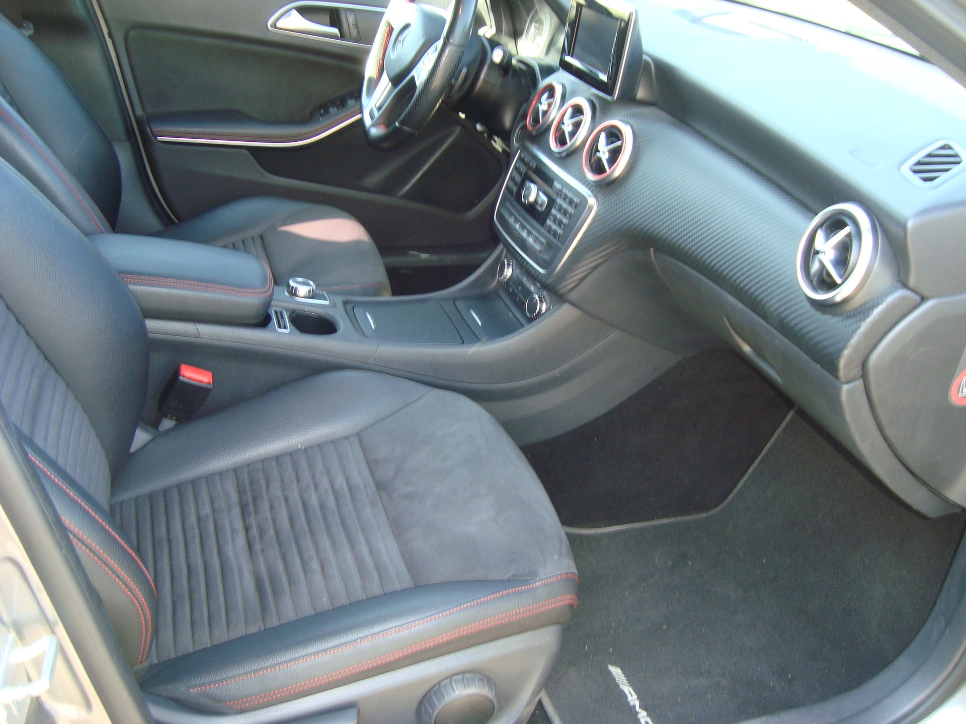 MERCEDES-BENZ A 220 4Matic 7G-DCT-image-6