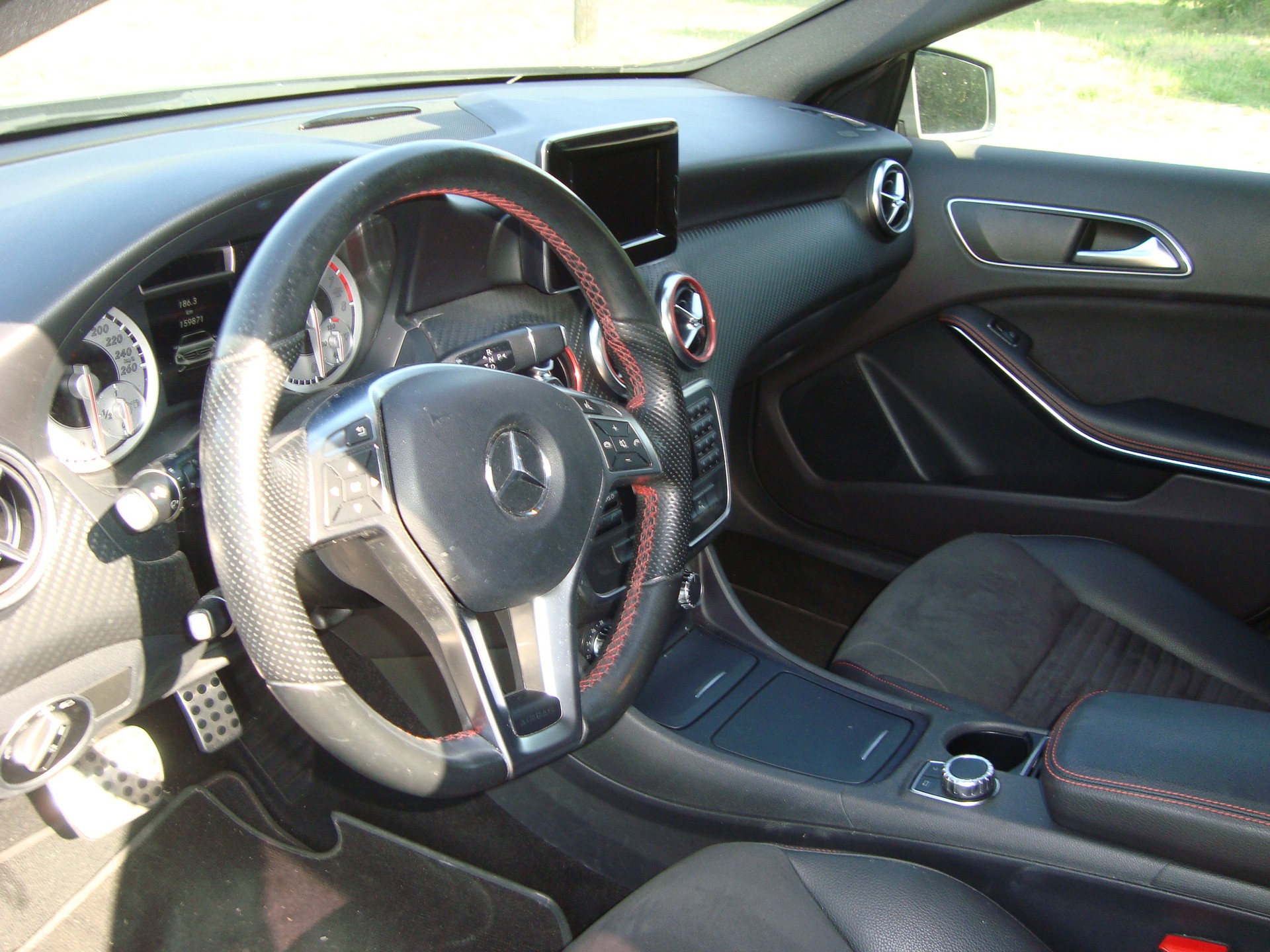 MERCEDES-BENZ A 220 4Matic 7G-DCT-image-8