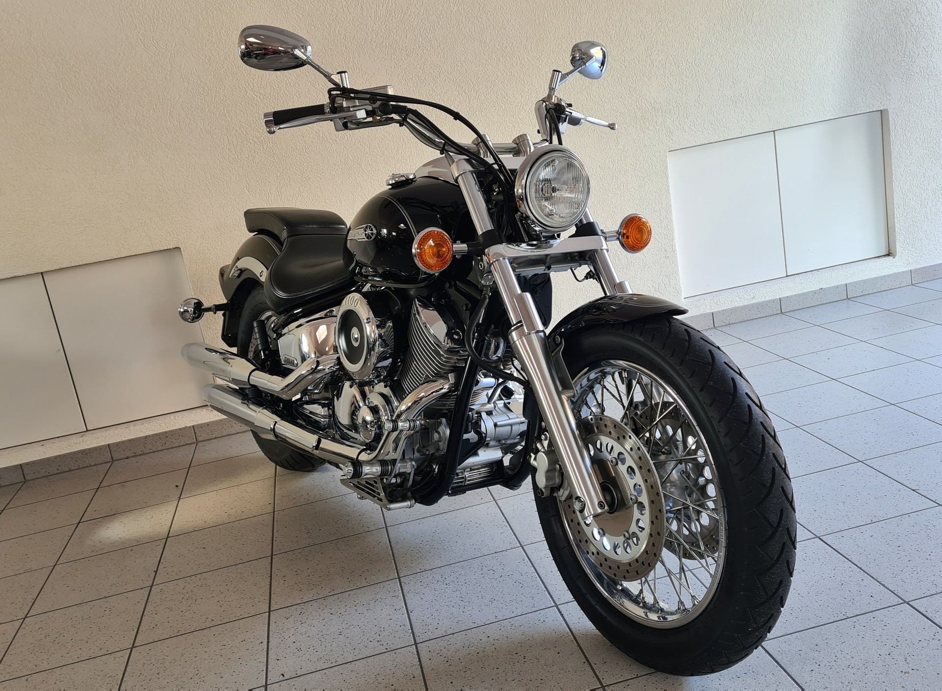 YAMAHA XVS 1100 Drag Star-image-1