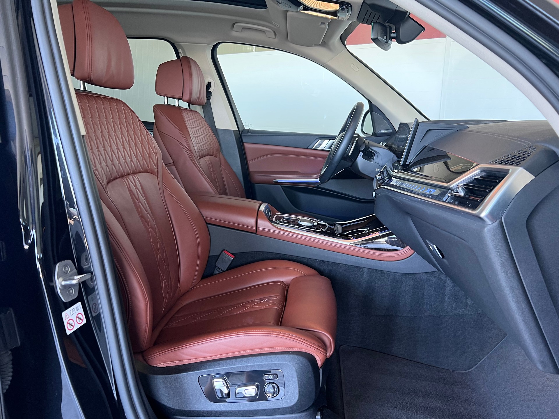 BMW X7 xDrive 48V 40d Steptronic-image-18