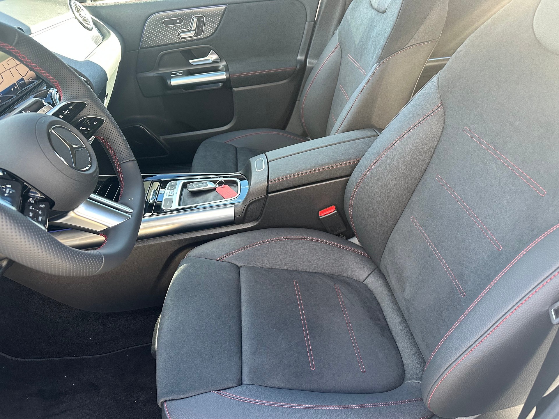 MERCEDES-BENZ GLA 250 Swiss Star AMG Line 4matic-image-9