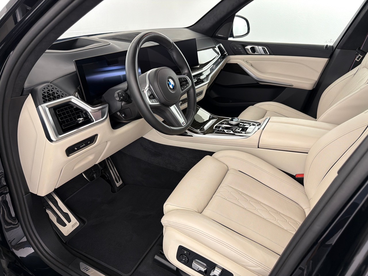 BMW X7 xDr 48V 40iM Sport Pro-showroom-element-3