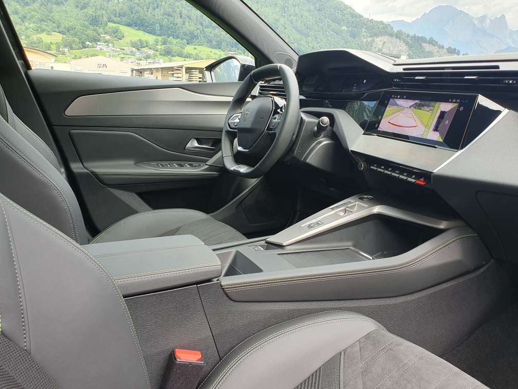 PEUGEOT 308 SW 1.6 Plug in Hybrid 195 GT-image-9