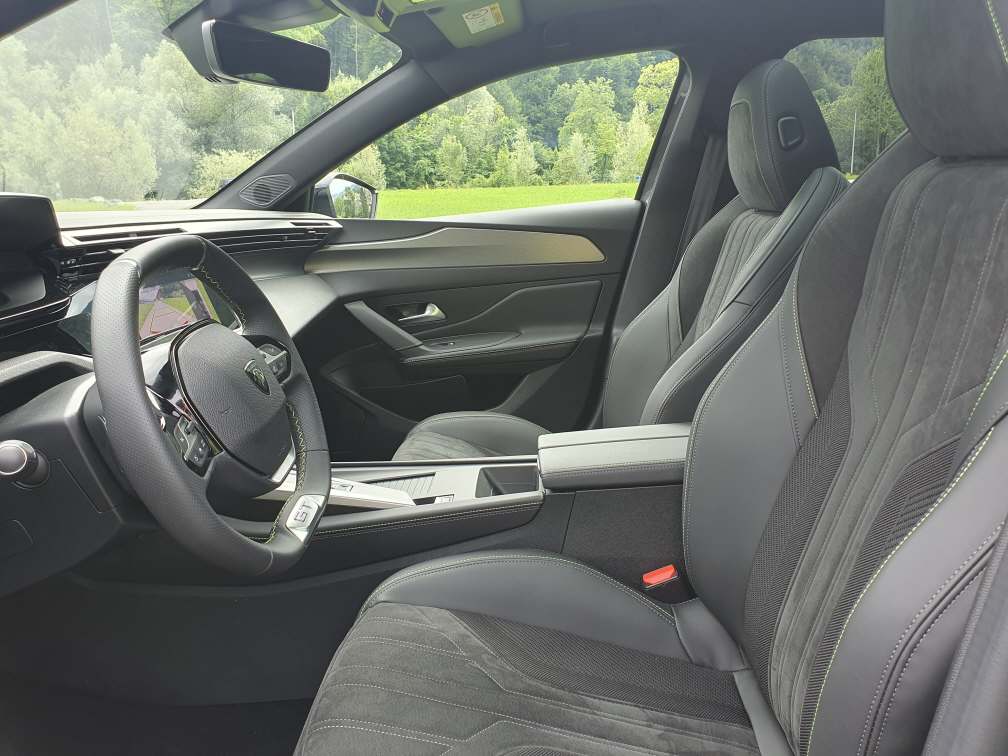 PEUGEOT 308 SW 1.6 Plug in Hybrid 195 GT-image-13
