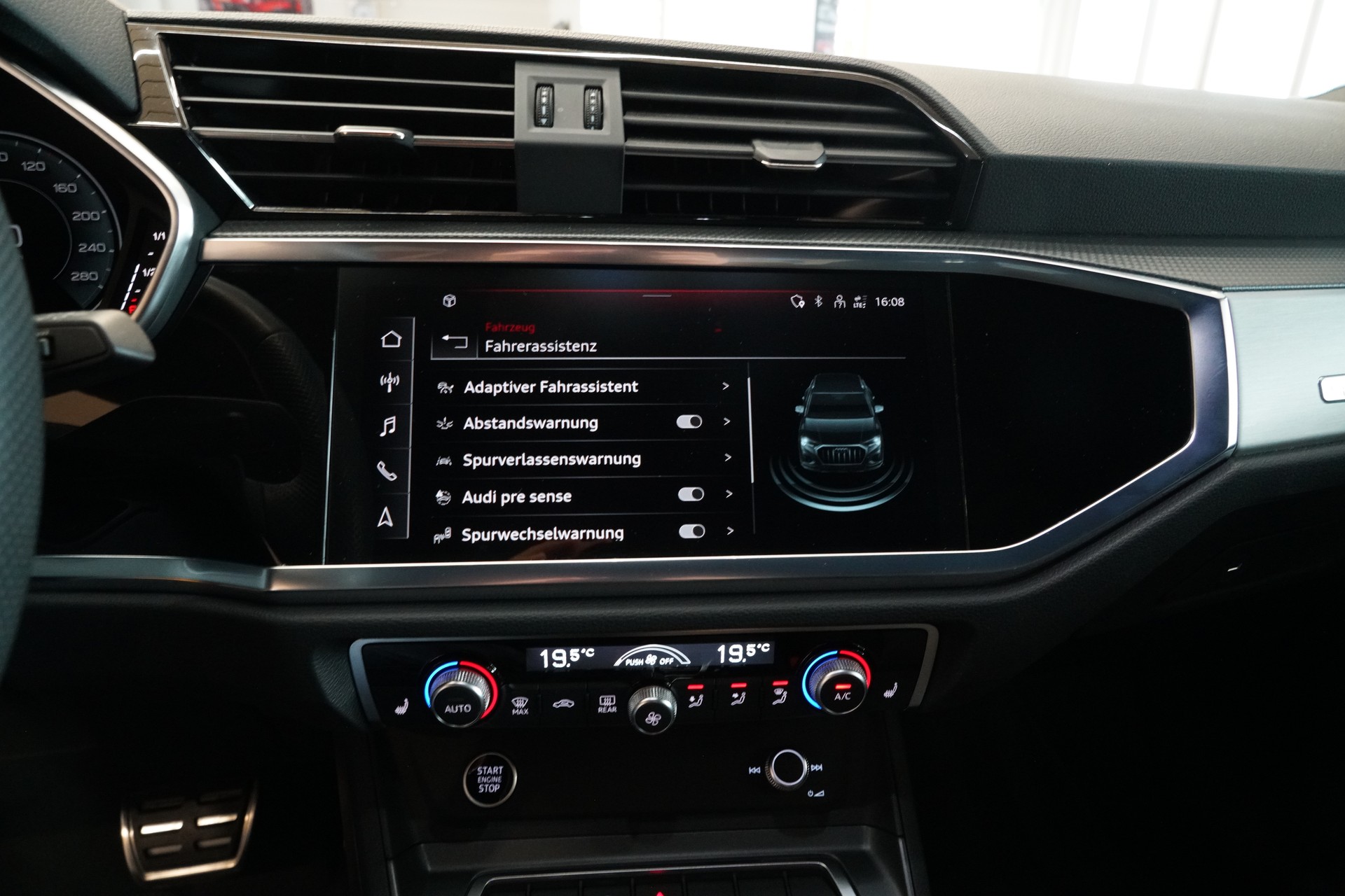 AUDI Q3 40 TDI S line quattro S-tronic-image-13