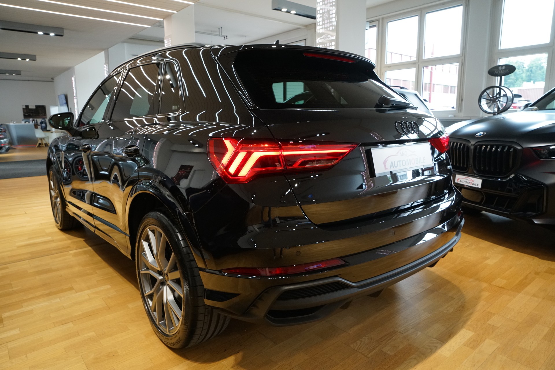 AUDI Q3 40 TDI S line quattro S-tronic-showroom-element-3