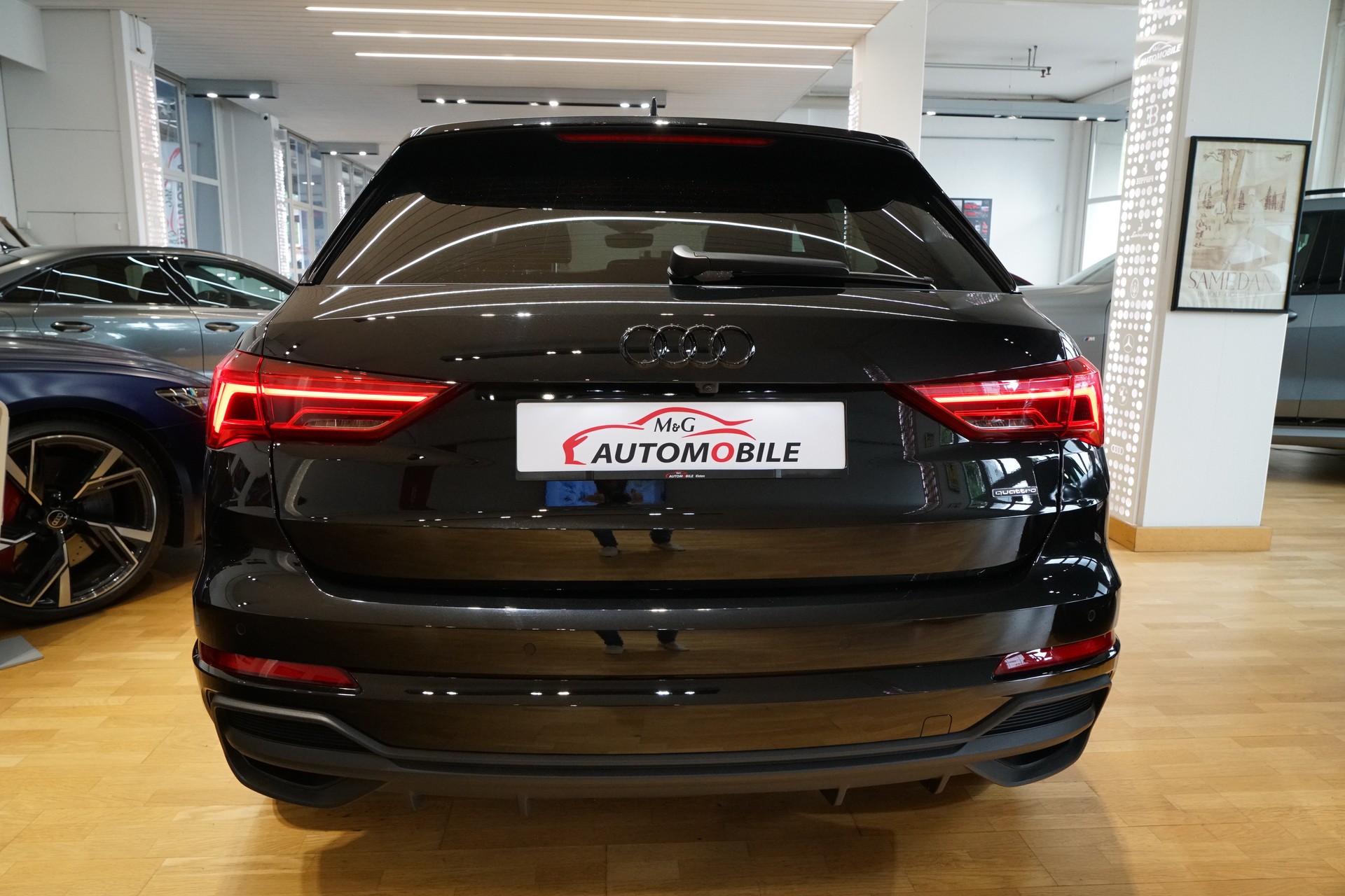 AUDI Q3 40 TDI S line quattro S-tronic-image-4