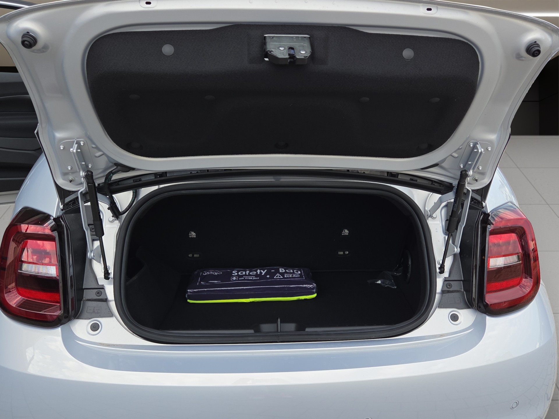 FIAT 500 Cabrio 1.0 Hybrid Dolcevita-image-14