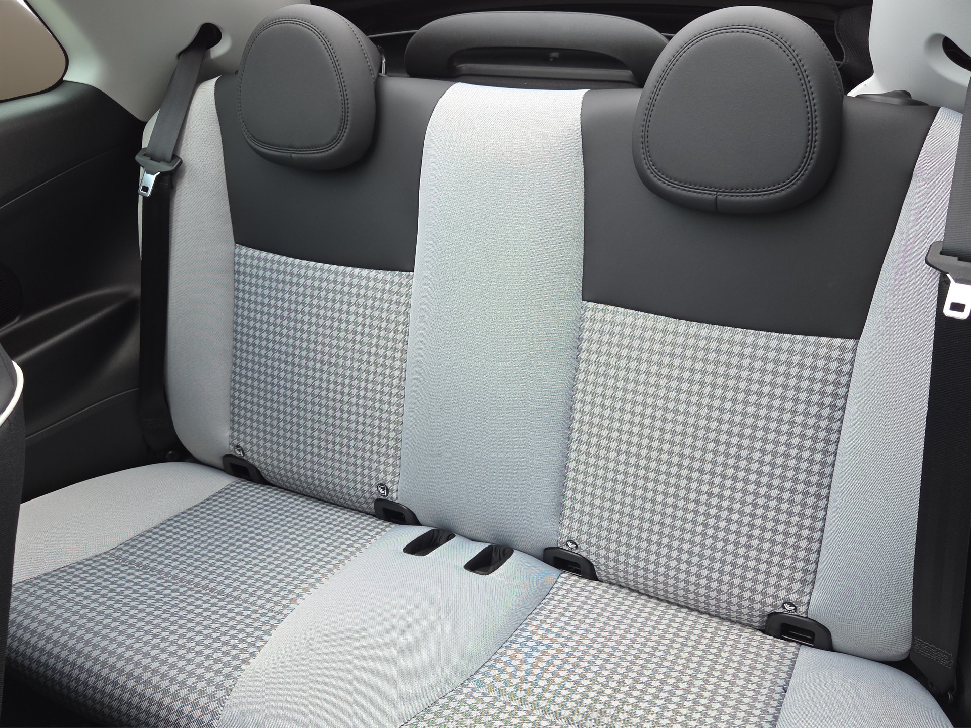 FIAT 500 Cabrio 1.0 Hybrid Dolcevita-image-11