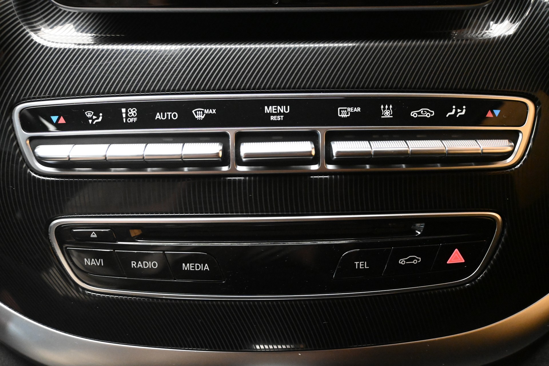 MERCEDES-BENZ V 220 d kurz 4matic Van-image-16