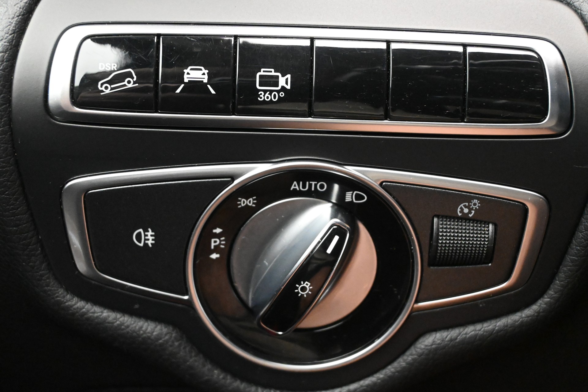 MERCEDES-BENZ V 220 d kurz 4matic Van-image-13