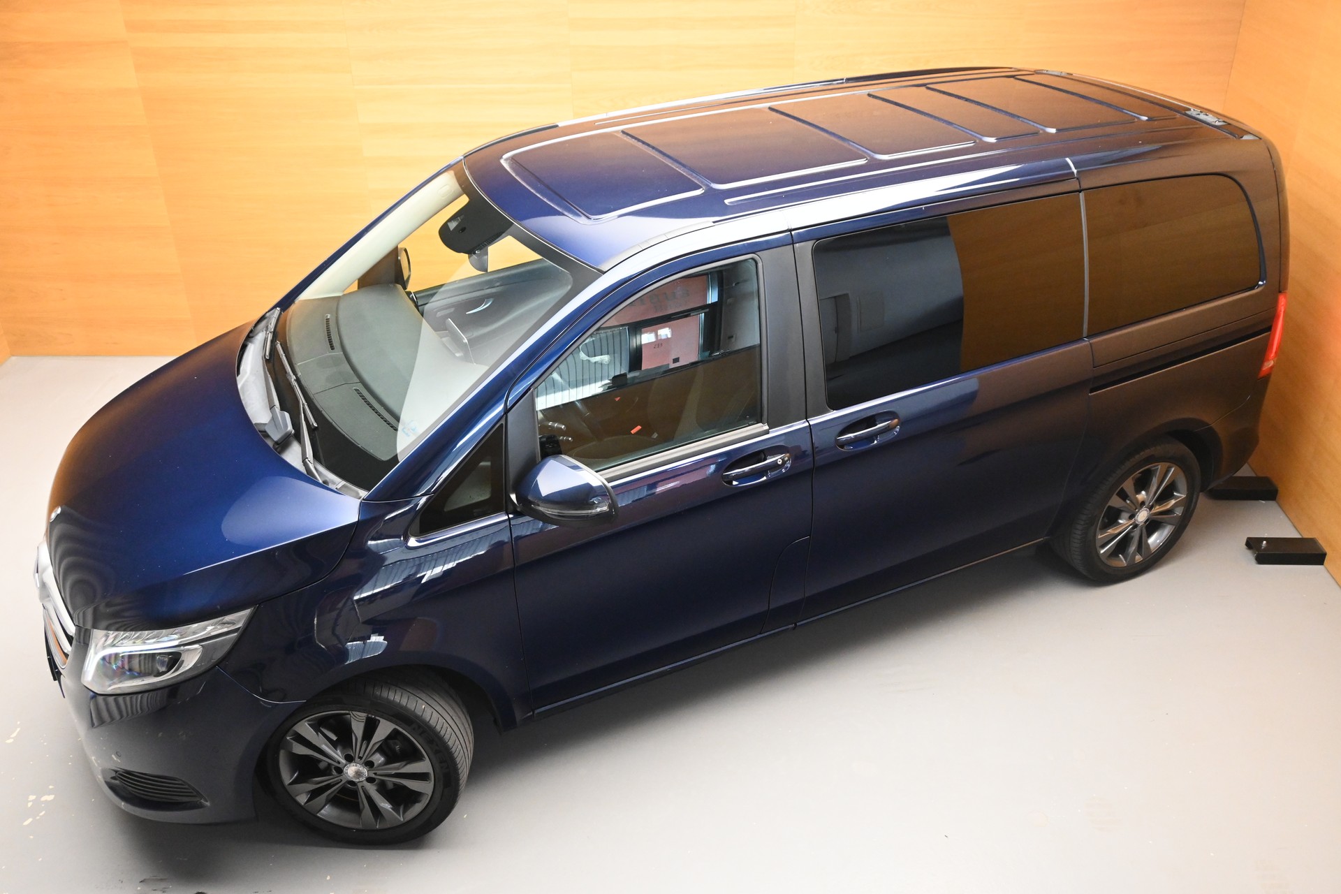 MERCEDES-BENZ V 220 d kurz 4matic Van-showroom-element-1