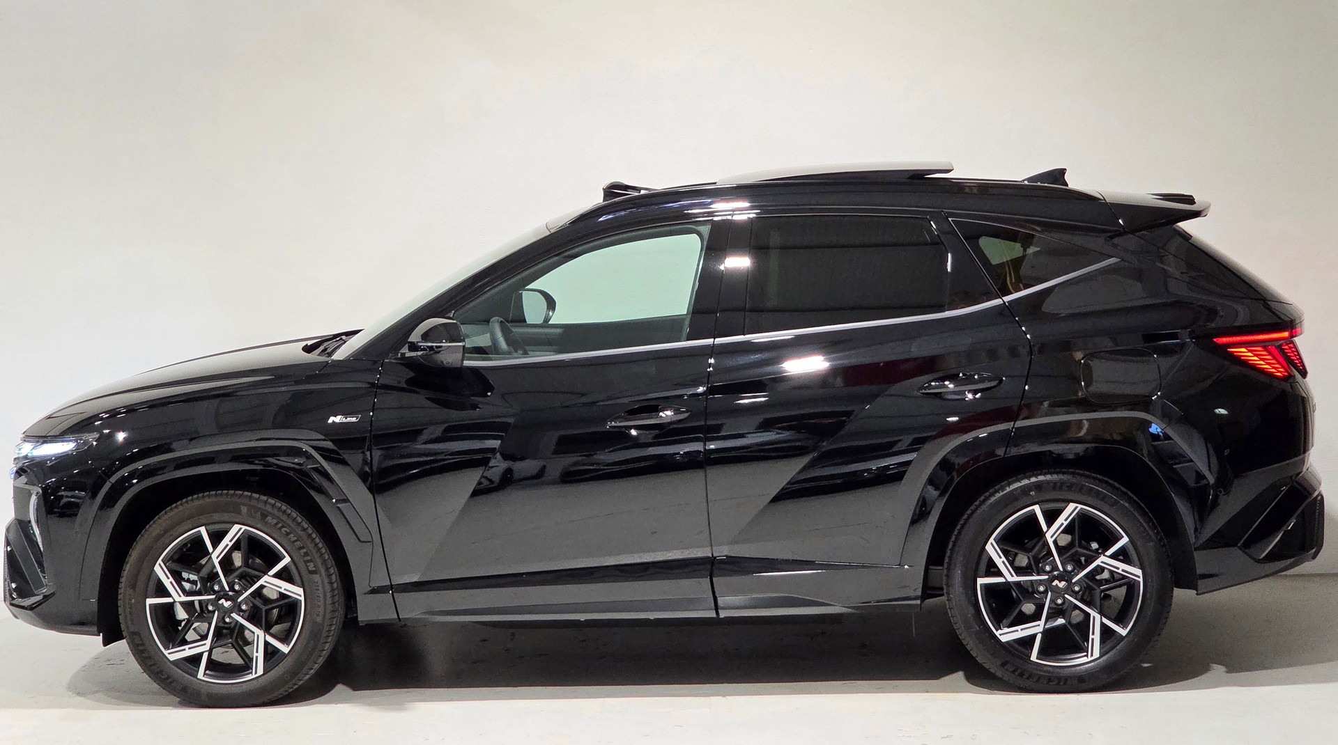HYUNDAI Tucson 1.6 TGDI PHEV N-Line LUX Pack 4WD-showroom-element-1