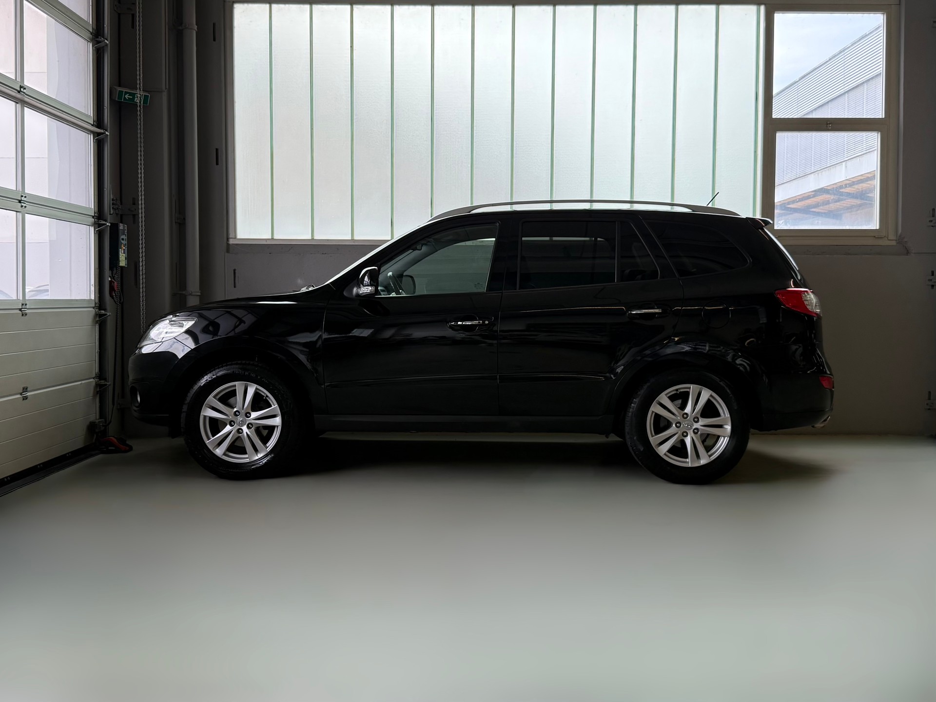 HYUNDAI Santa Fe 2.2 CRDI Swiss Plus Edition 4WD Automatic-image-4