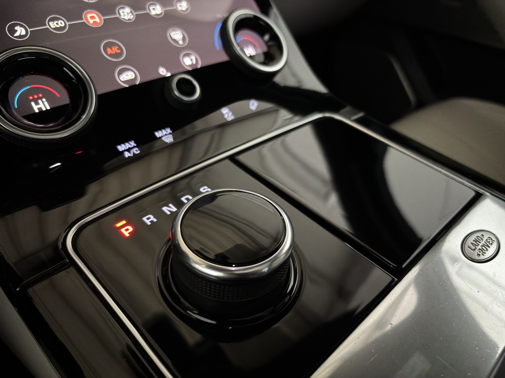 LAND ROVER Range Rover Velar R-Dynamic D 240 SE Automatic-image-6