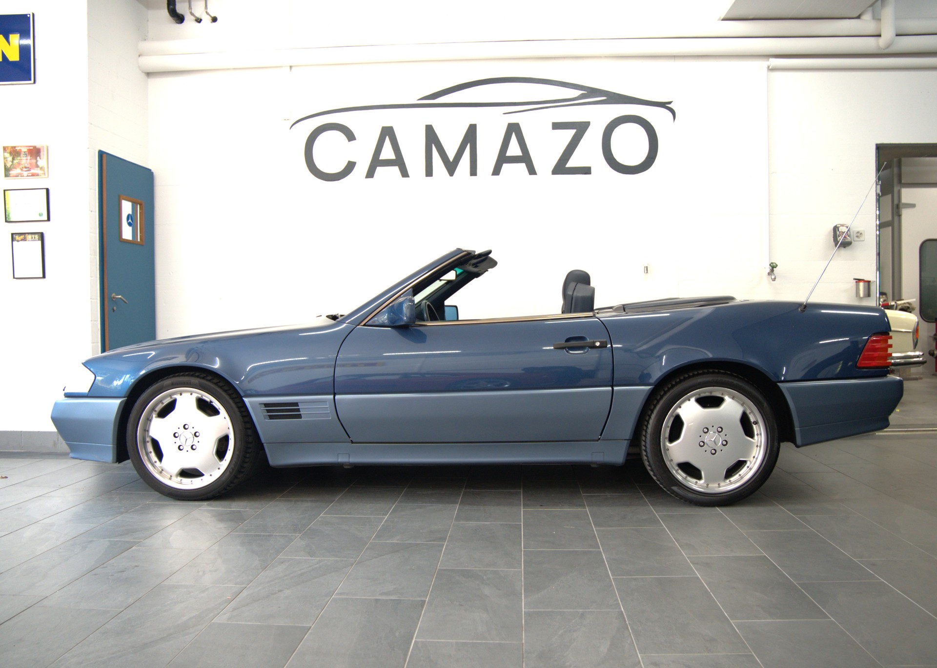 MERCEDES-BENZ SL 300-showroom-element-1