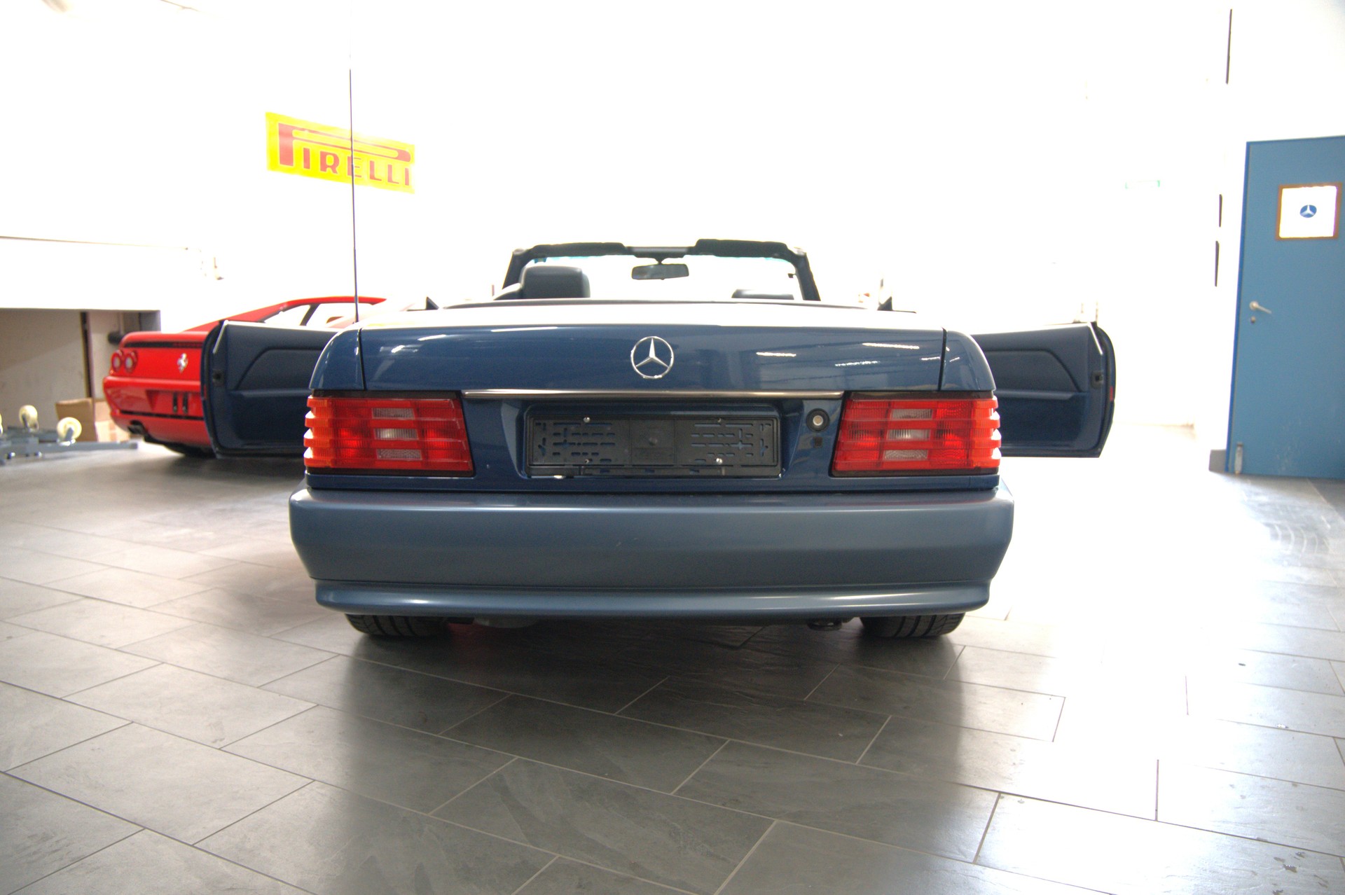 MERCEDES-BENZ SL 300-showroom-element-2