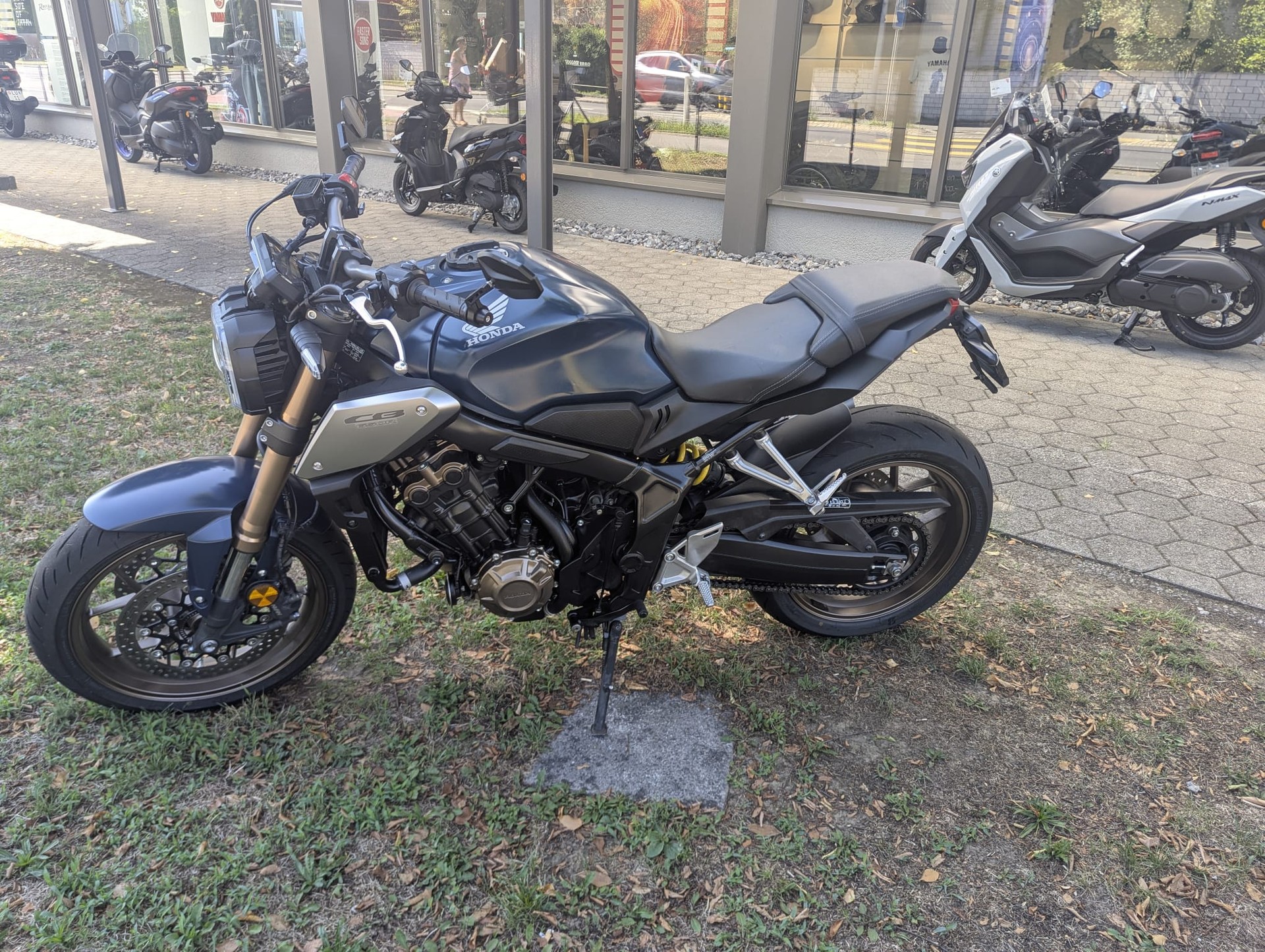 HONDA CB 650 R-image-1