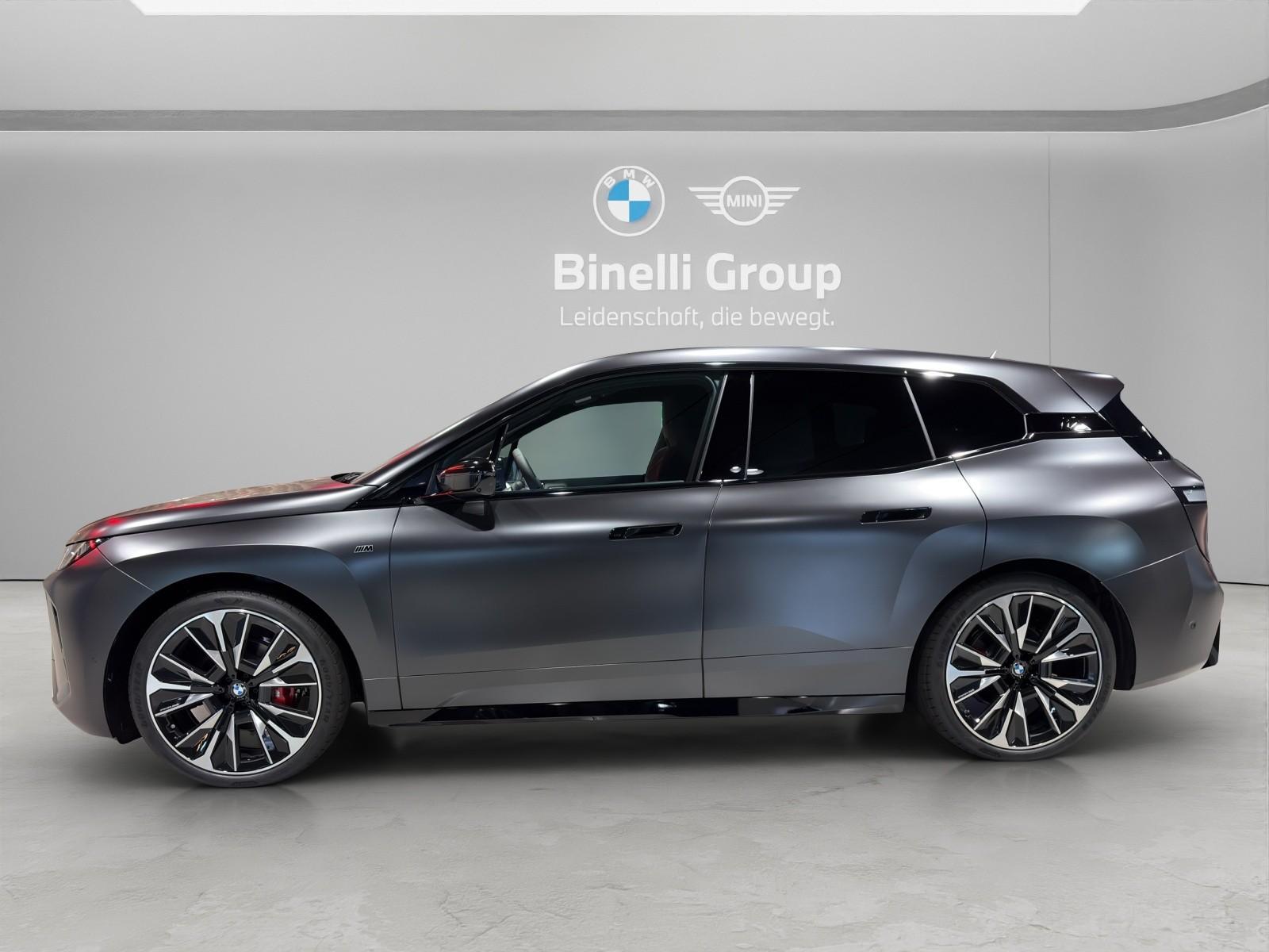 BMW iX M70-showroom-element-2