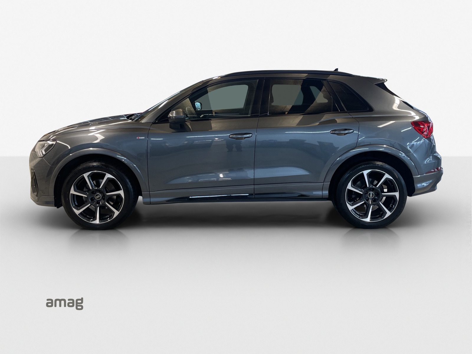 AUDI Q3 35 TFSI S line Attraction S-tronic-showroom-element-1
