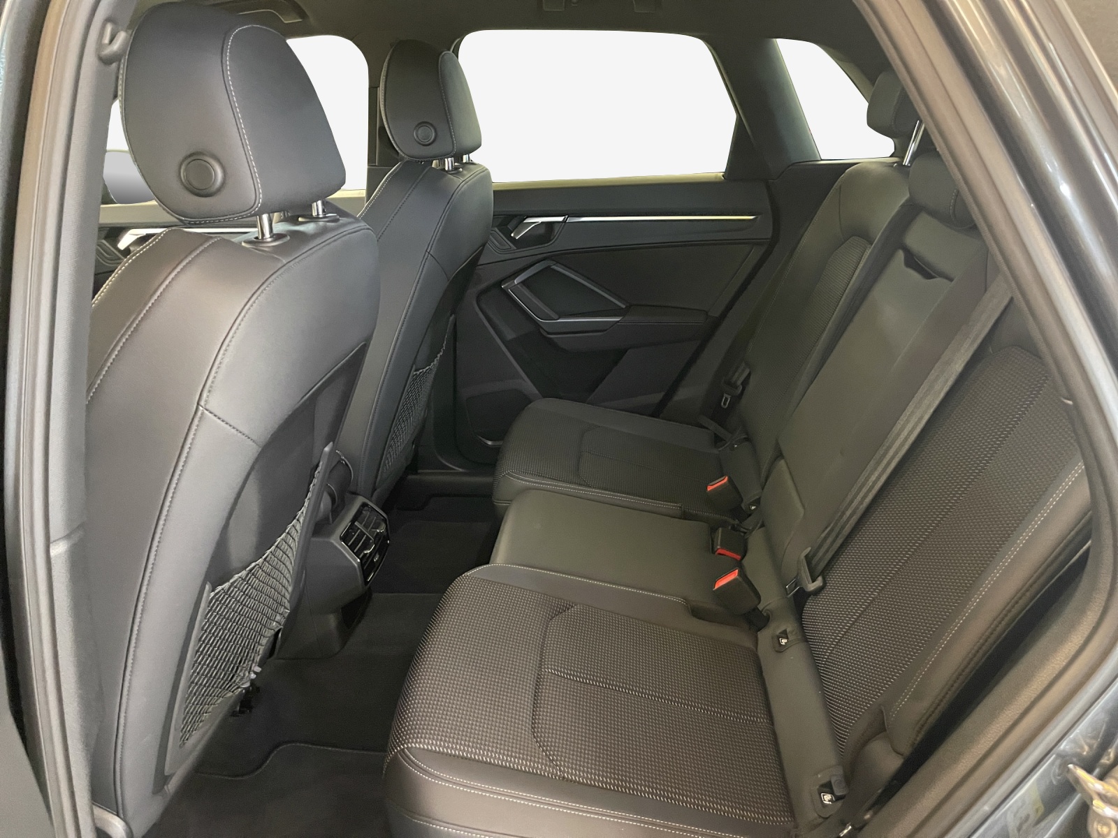 AUDI Q3 35 TFSI S line Attraction S-tronic-image-11