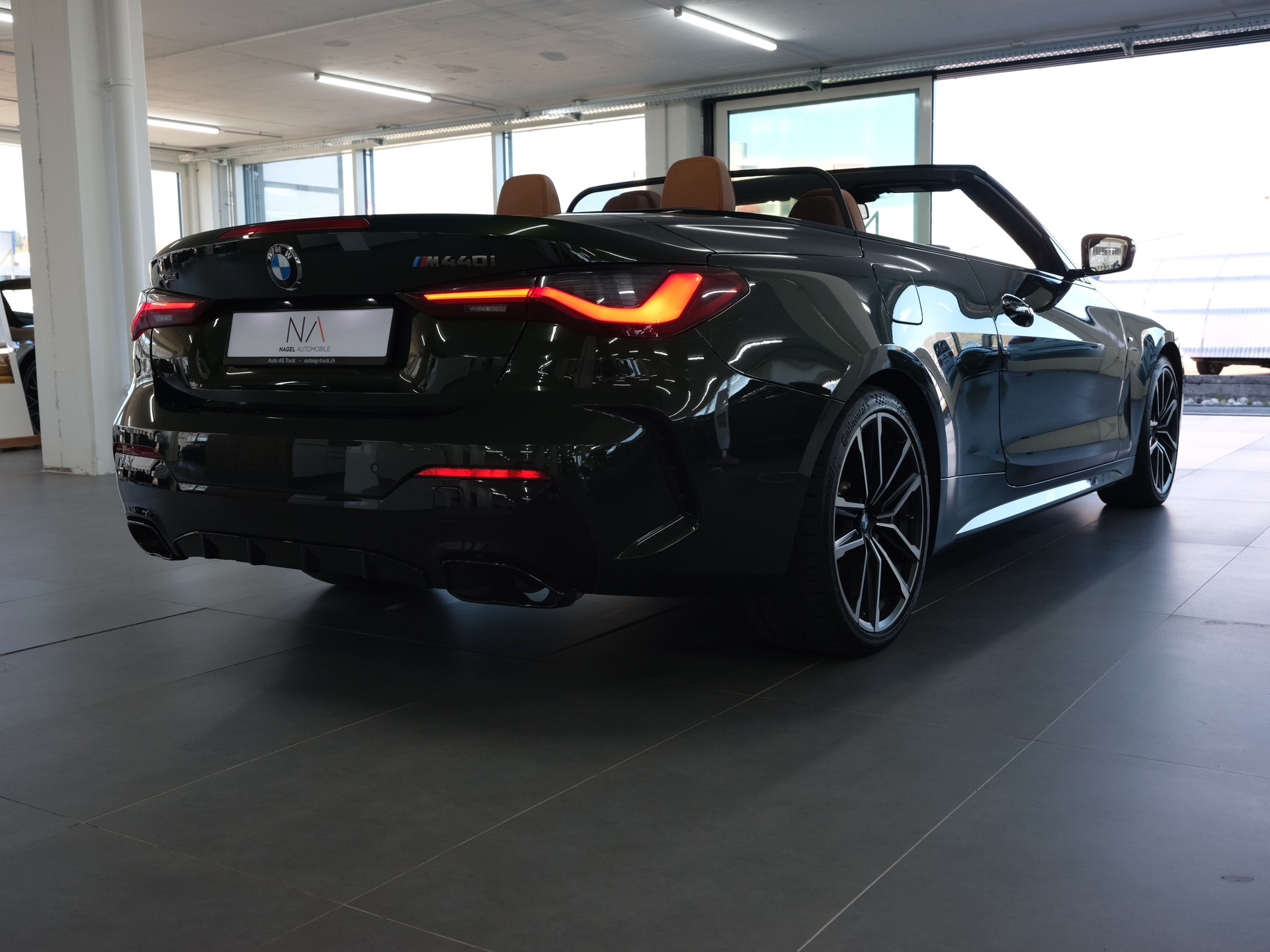 BMW M440i xDrive 48V Cabriolet Steptronic *Sportabgassanlage* *360 Kamera* *Sonderlackierung*-showroom-element-2