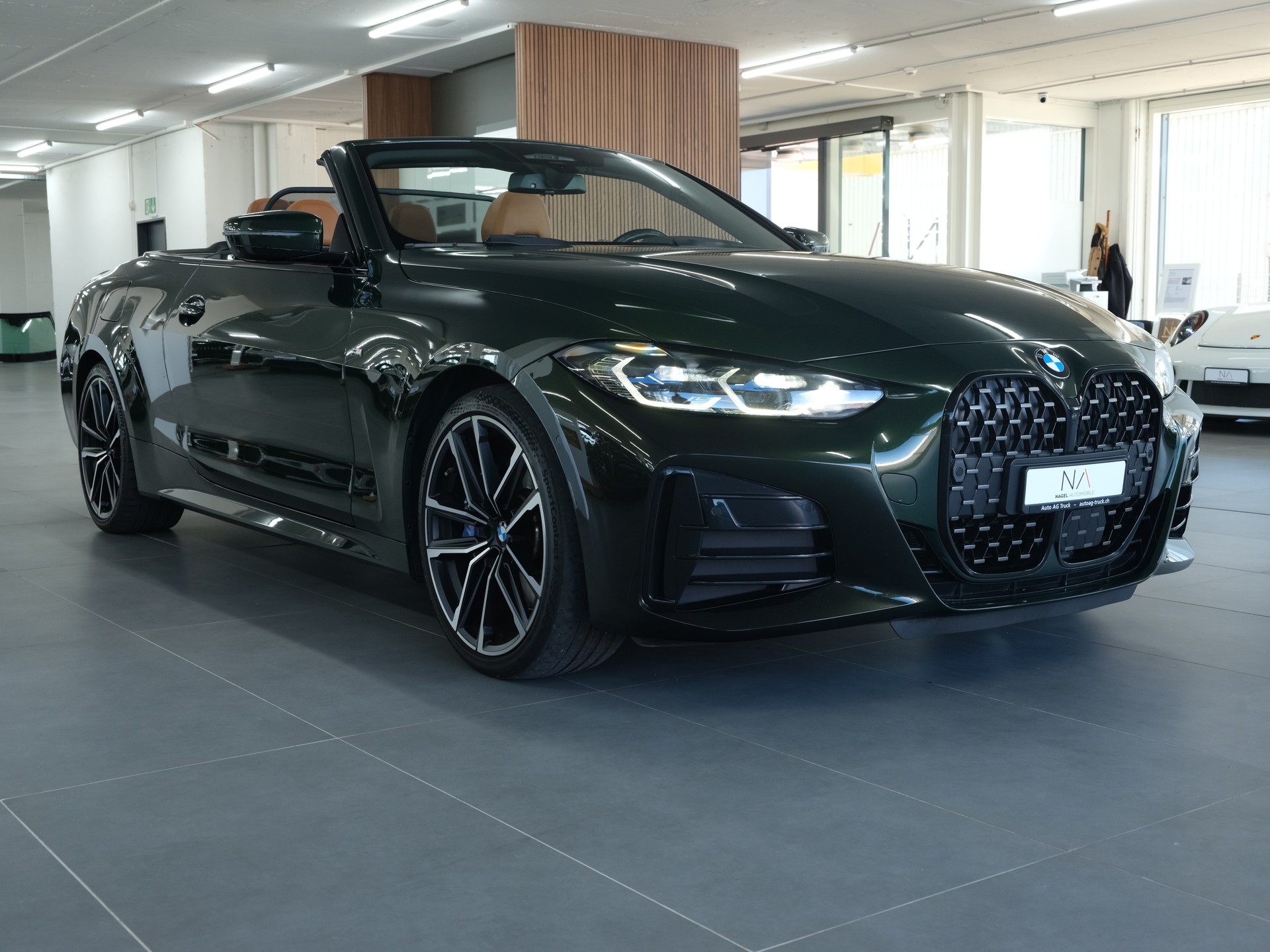 BMW M440i xDrive 48V Cabriolet Steptronic *Sportabgassanlage* *360 Kamera* *Sonderlackierung*-showroom-element-1