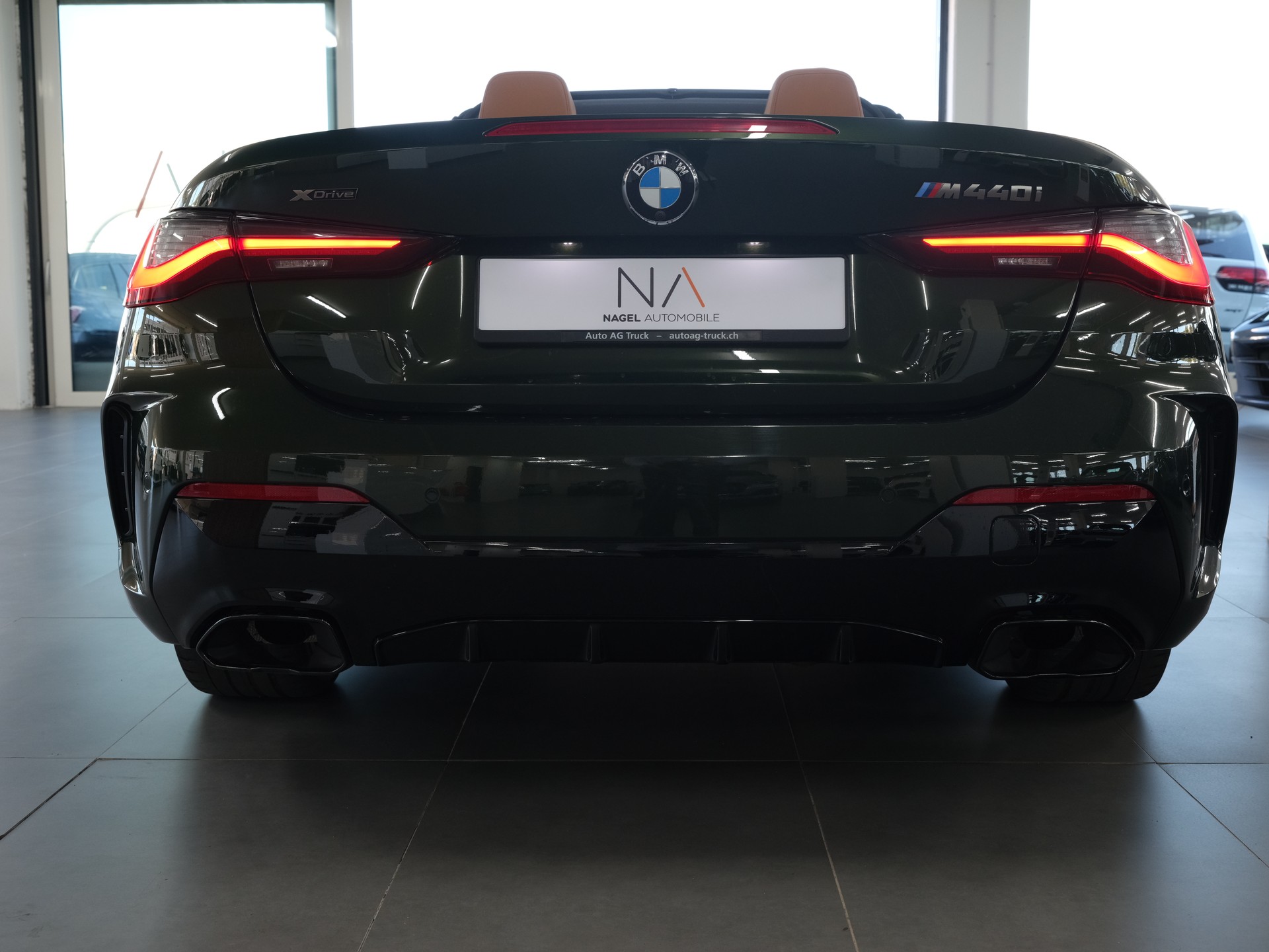BMW M440i xDrive 48V Cabriolet Steptronic *Sportabgassanlage* *360 Kamera* *Sonderlackierung*-showroom-element-3