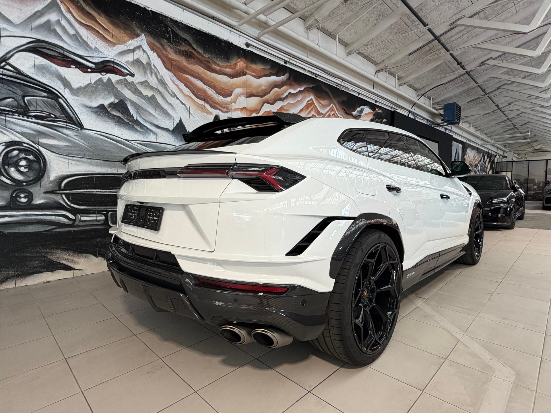 LAMBORGHINI Urus Performante-showroom-element-1