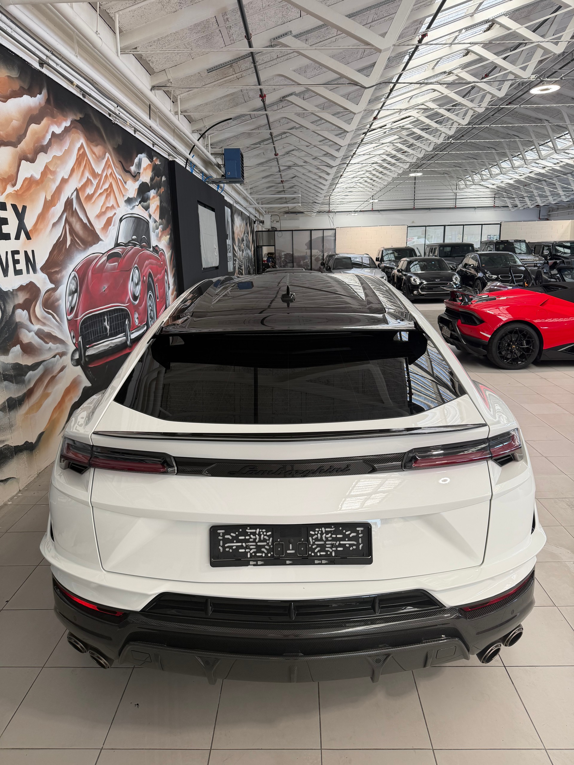 LAMBORGHINI Urus Performante-showroom-element-3