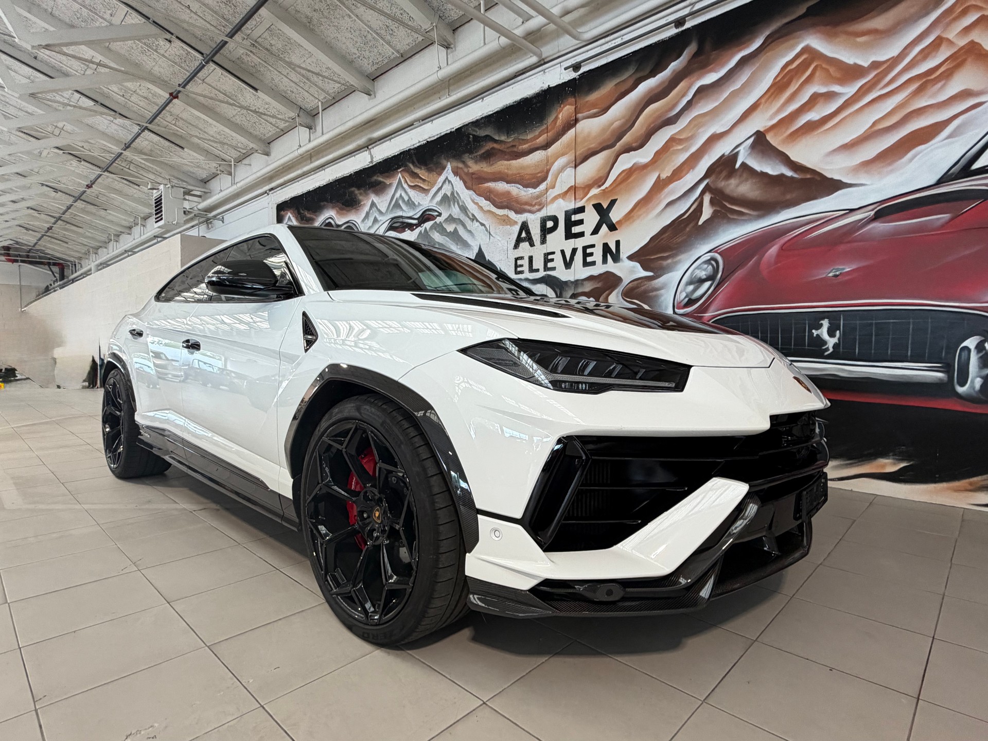 LAMBORGHINI Urus Performante-showroom-element-2