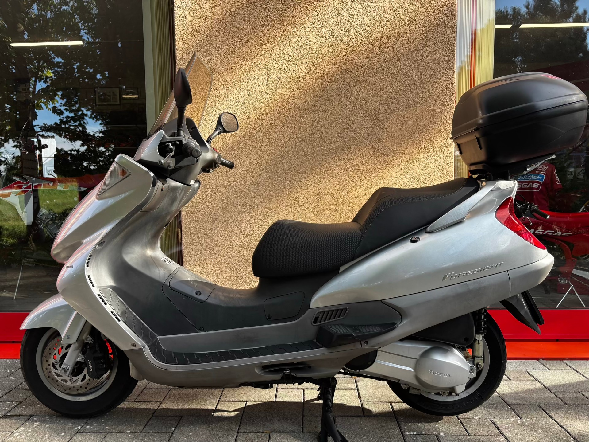 HONDA FES 250 Foresight-image-0