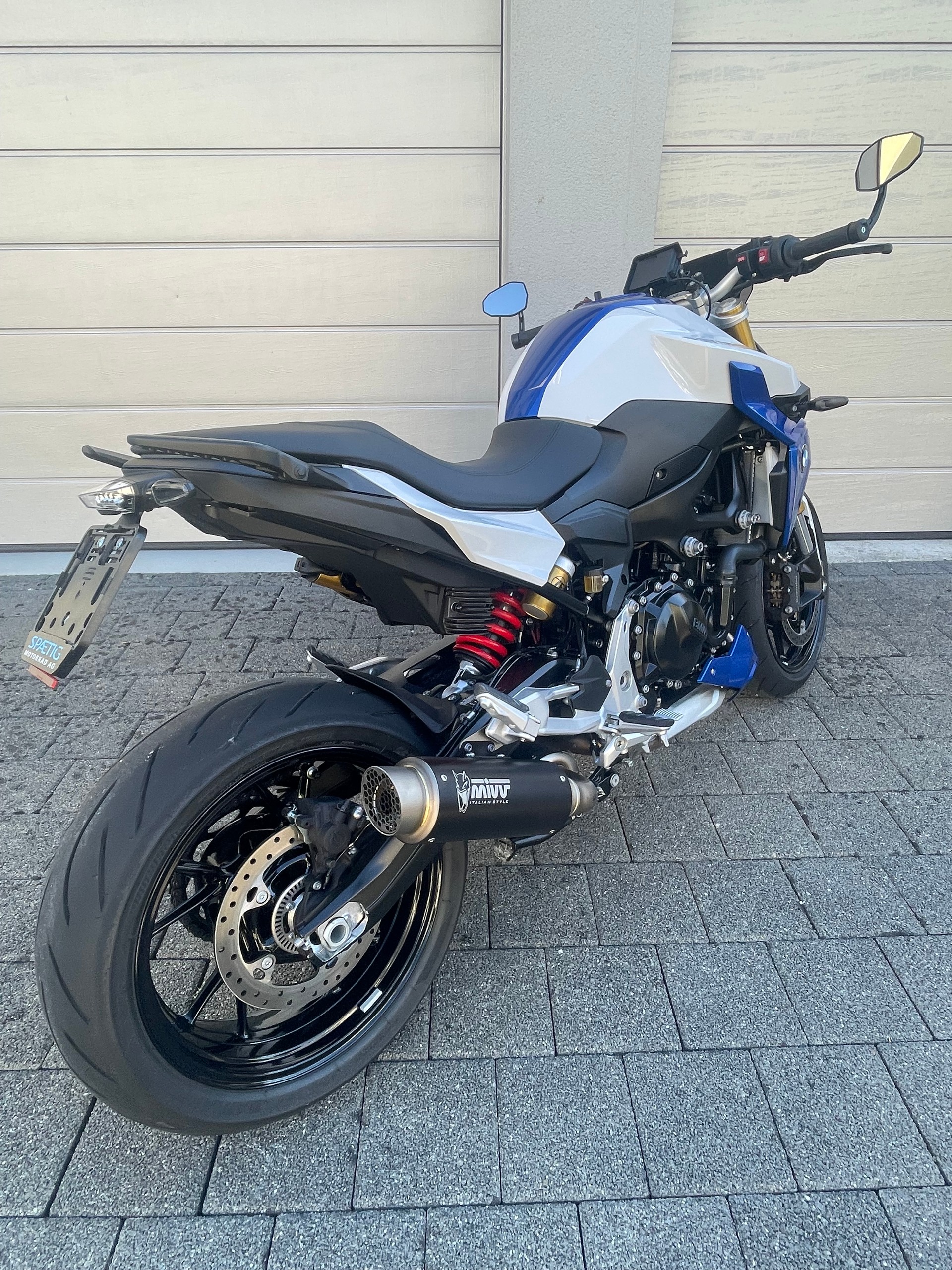 BMW F 900 R-image-1