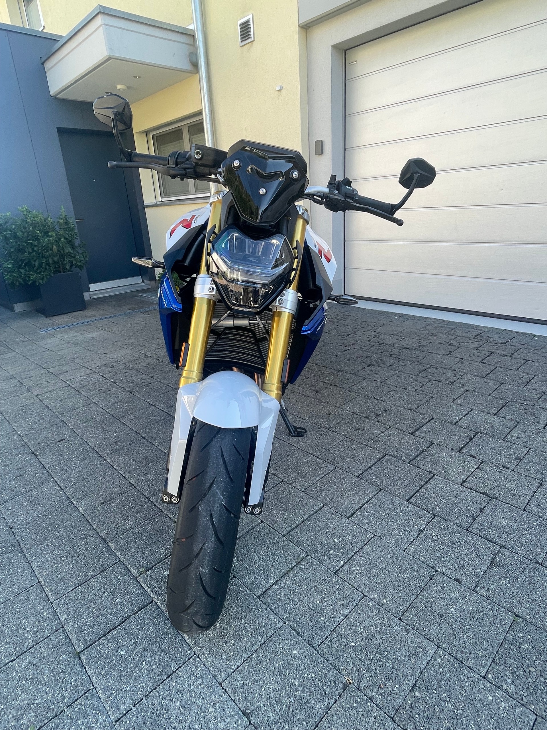 BMW F 900 R-image-2